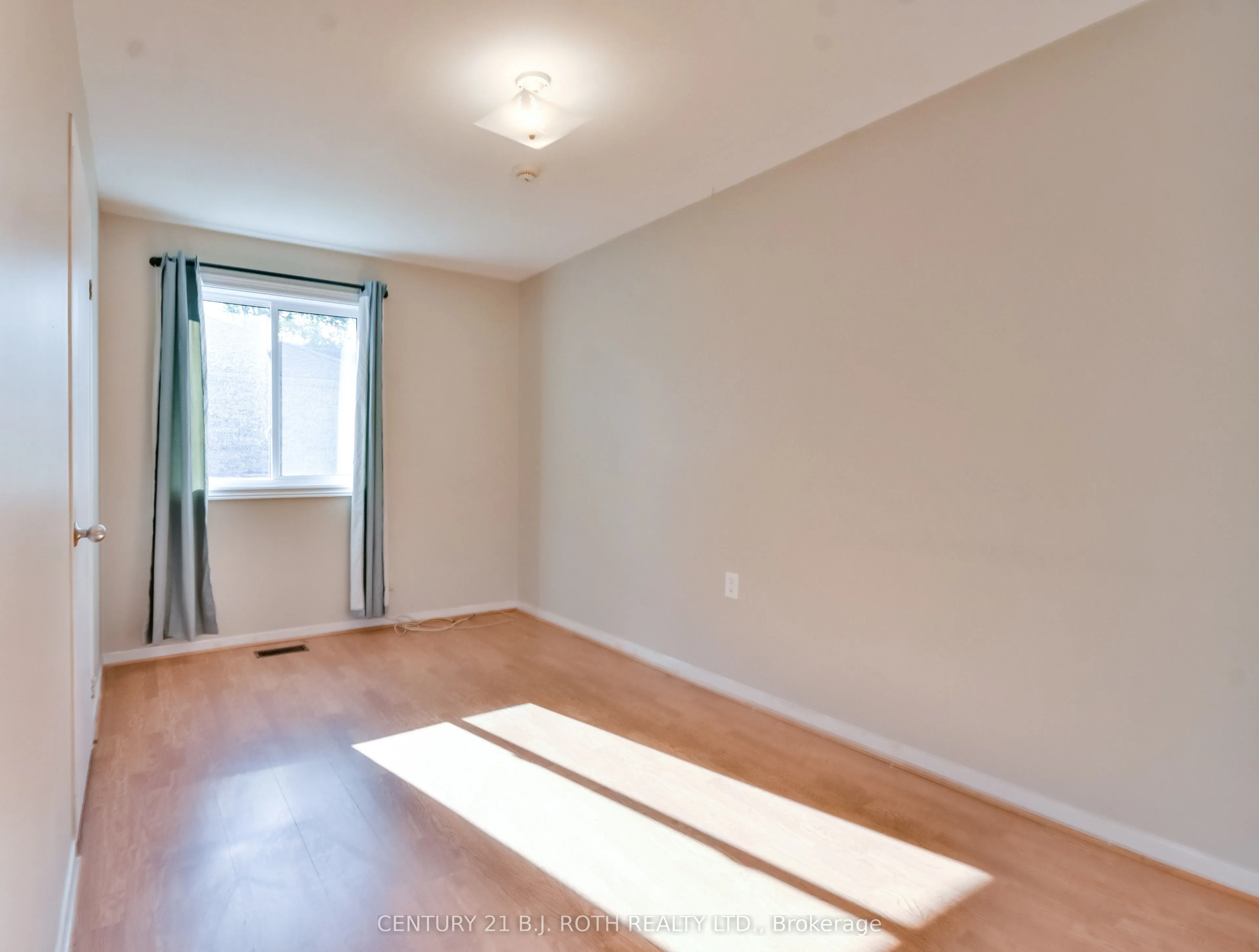 263 Anne Street N