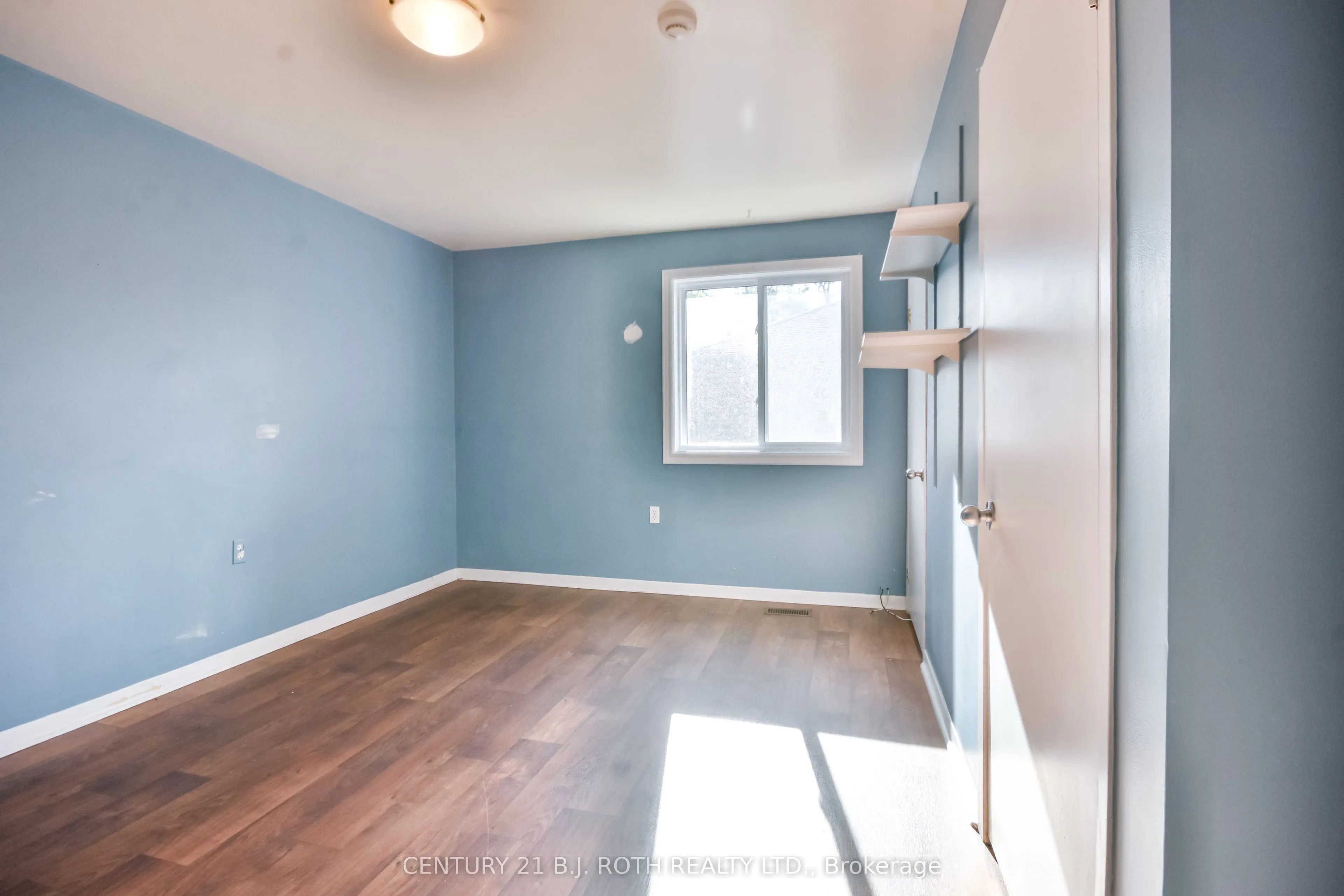263 Anne Street N