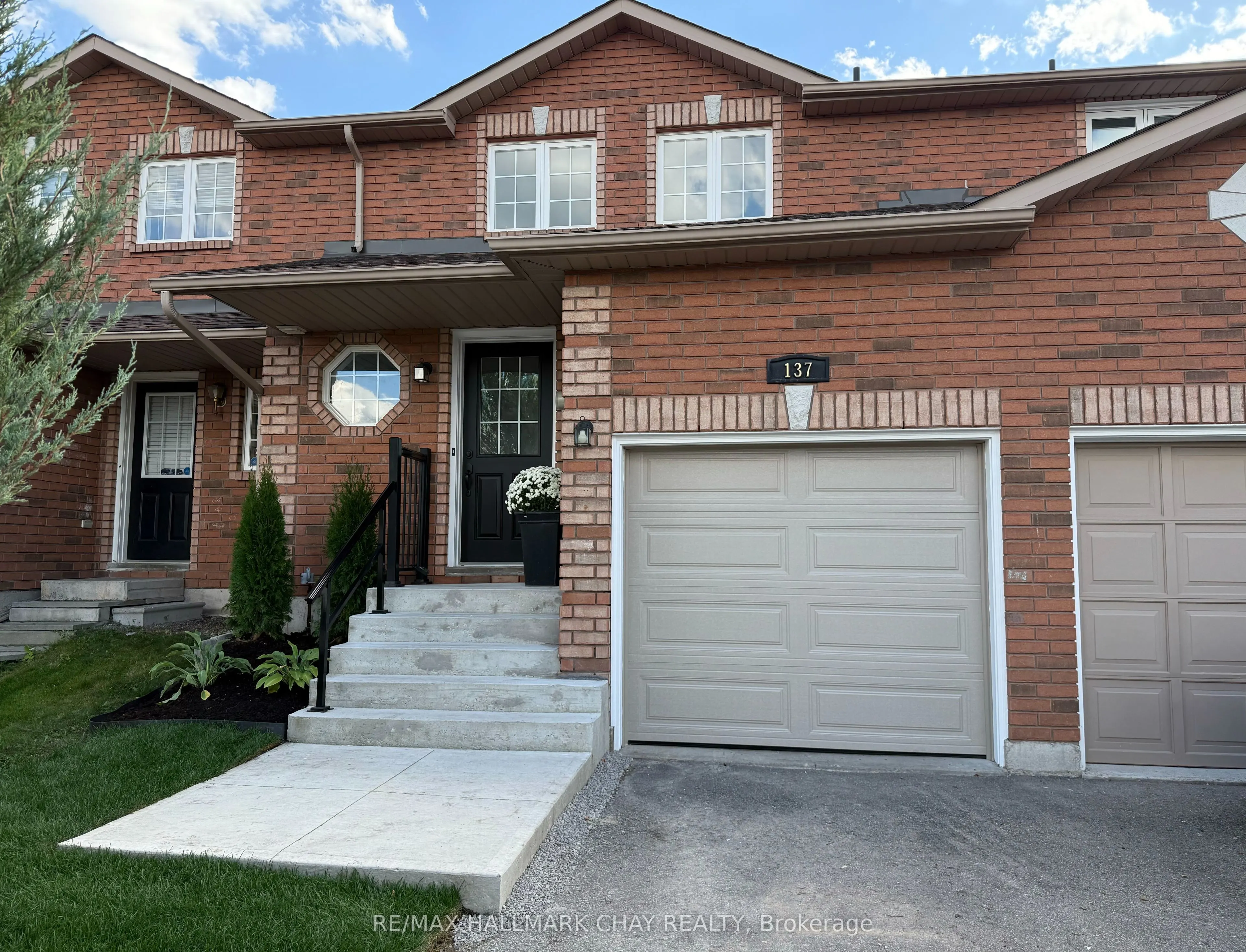 137 Courtney Crescent