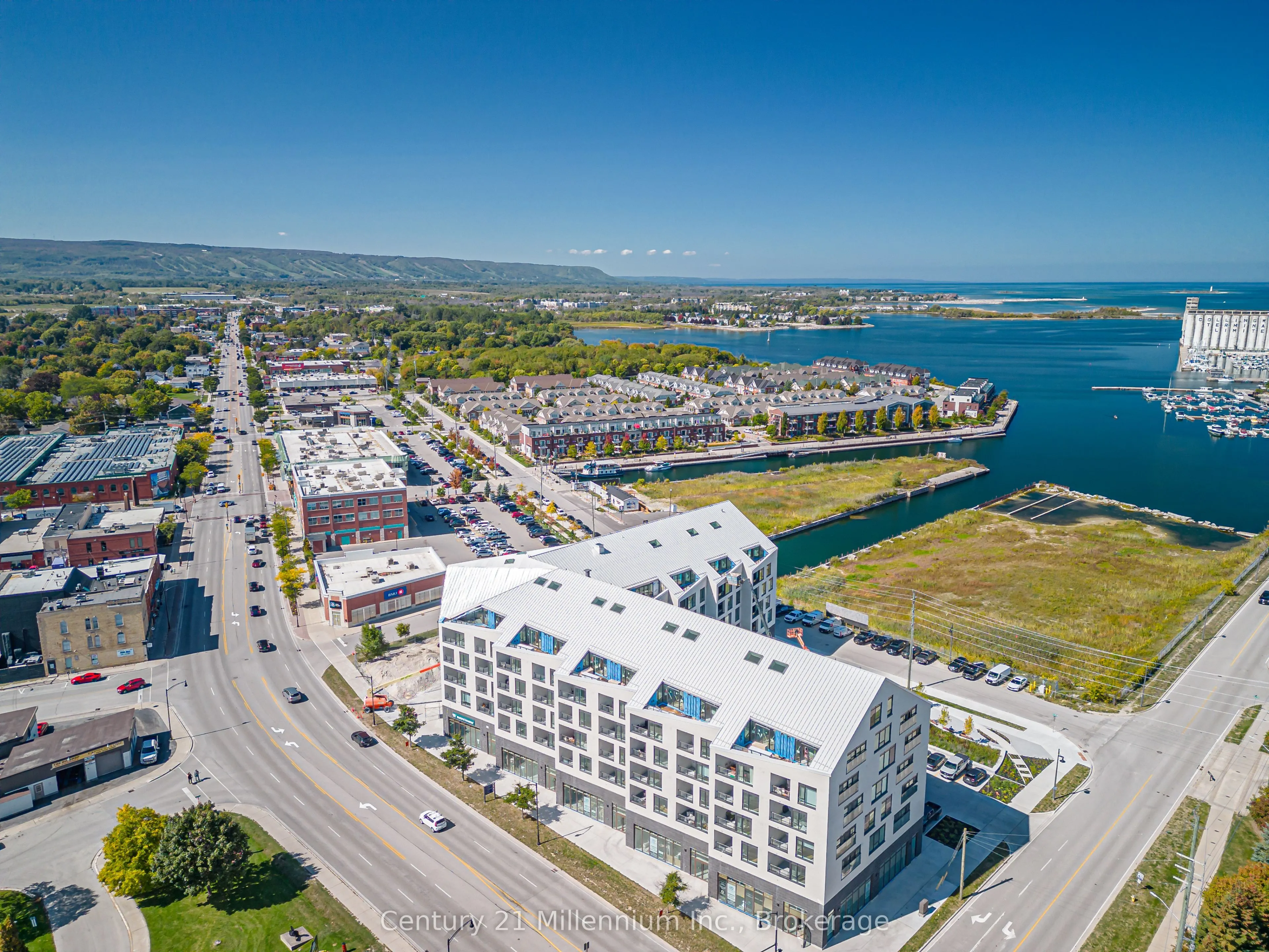 31 Huron Street, #306