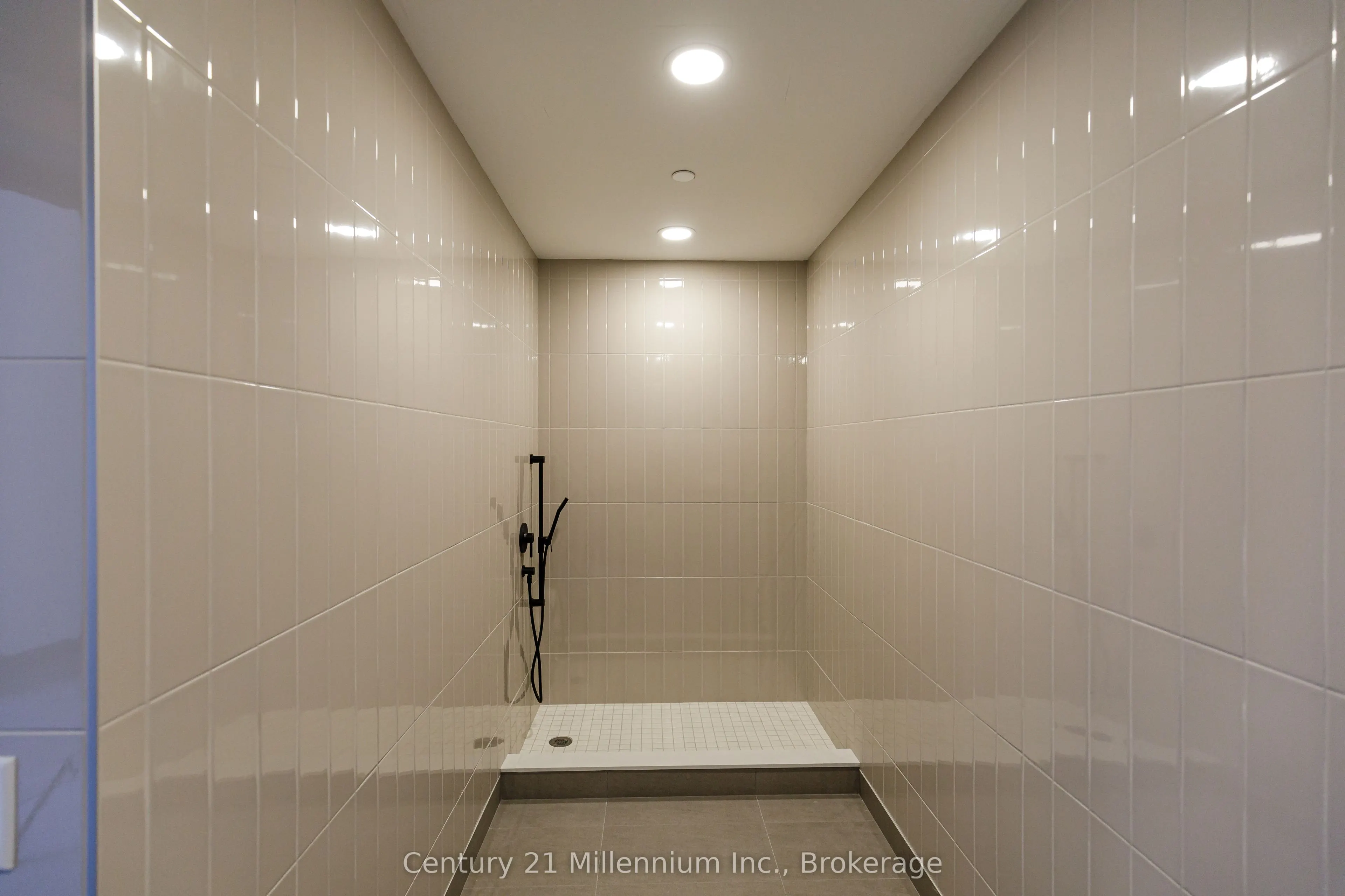 31 Huron Street, #306