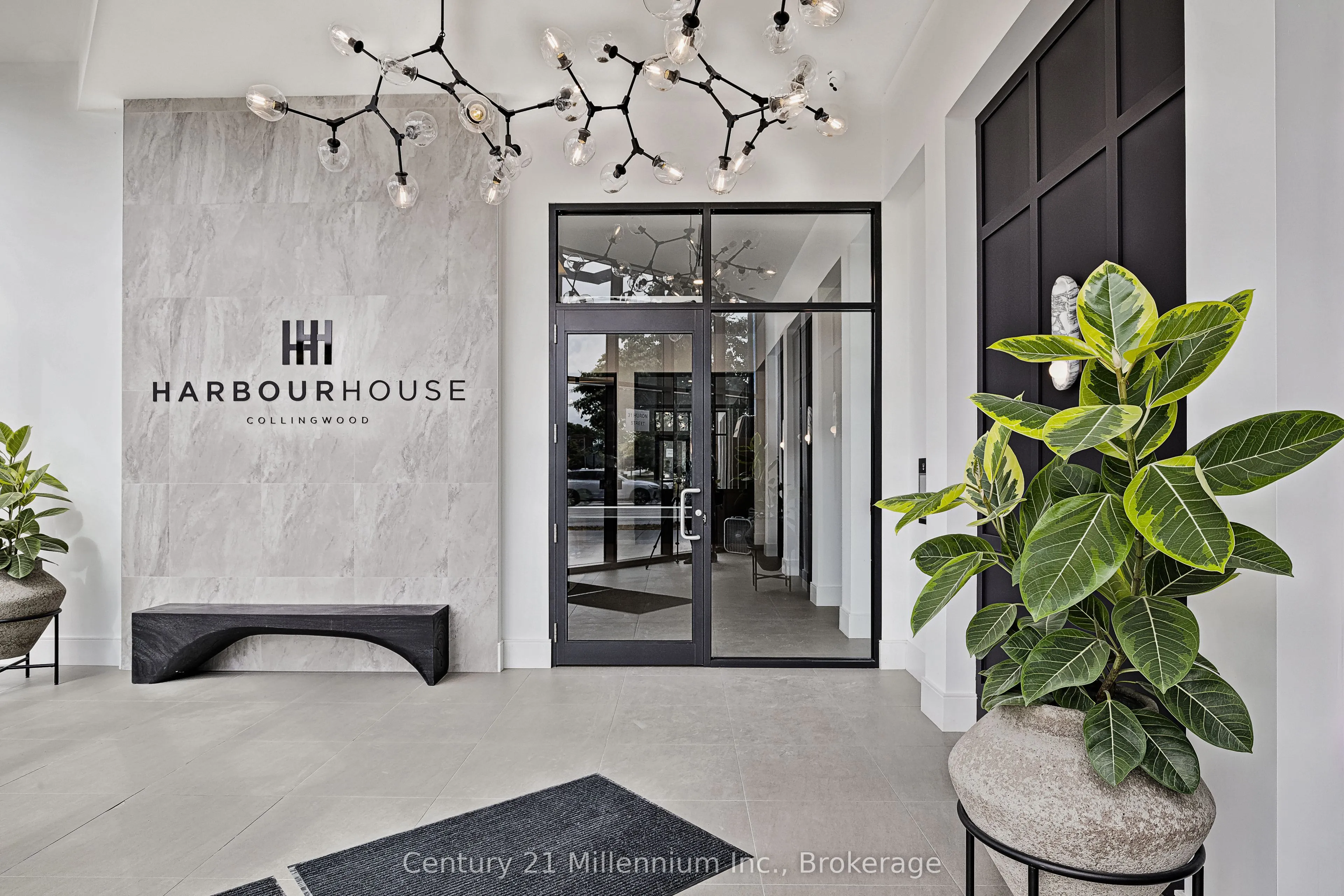 31 Huron Street, #306