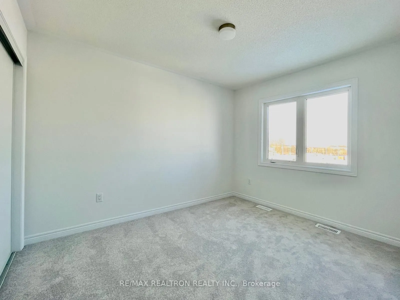 83 Milady Crescent