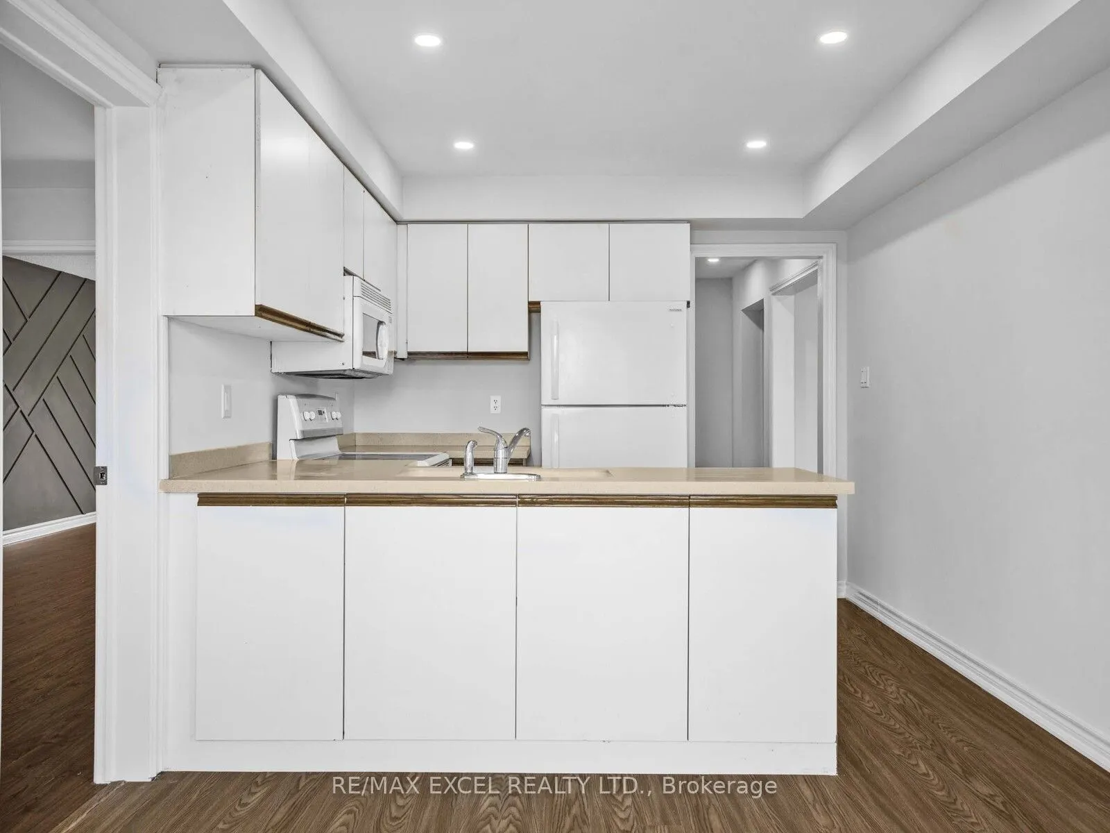 25 Golden Meadow Road
