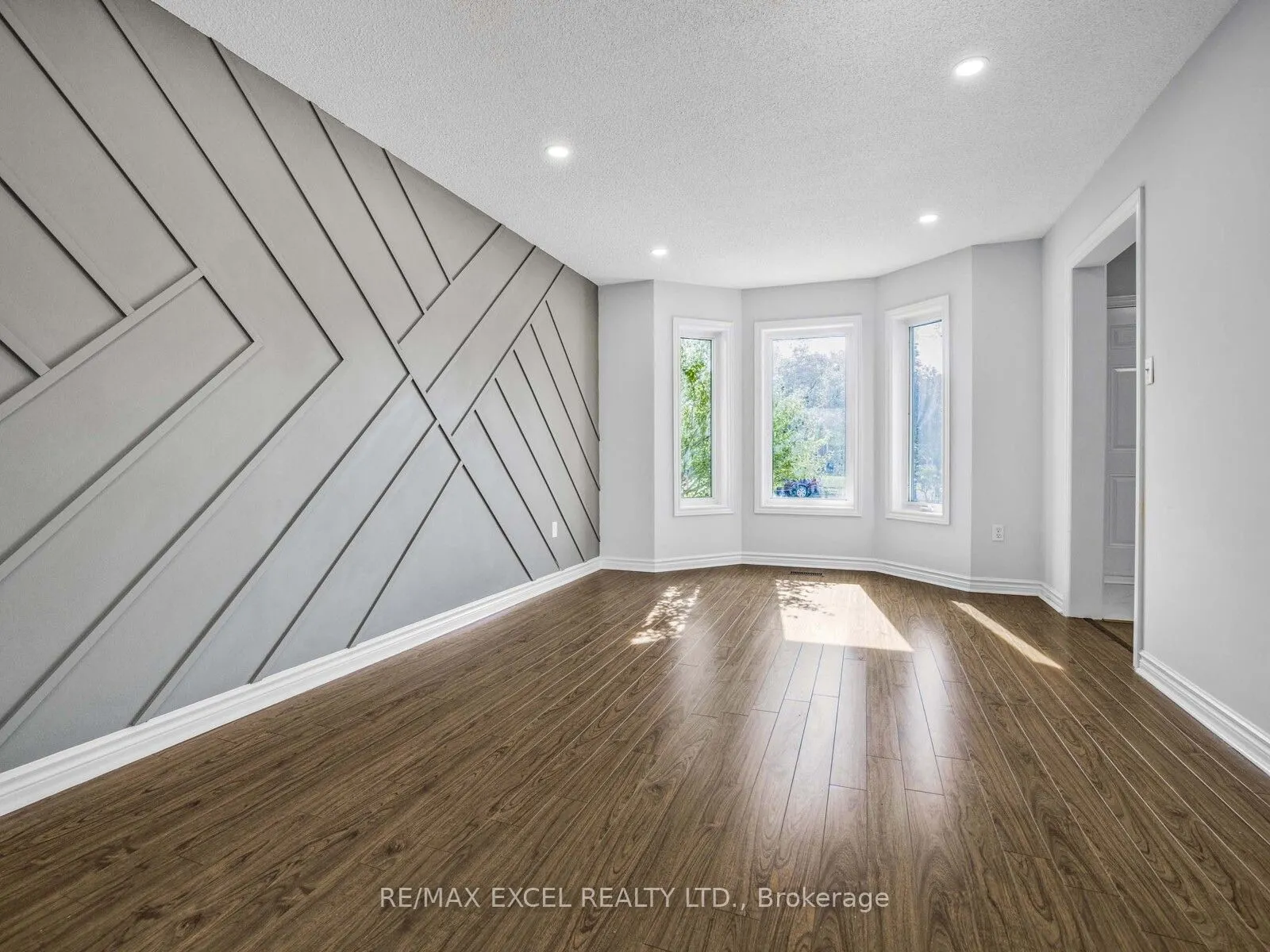 25 Golden Meadow Road