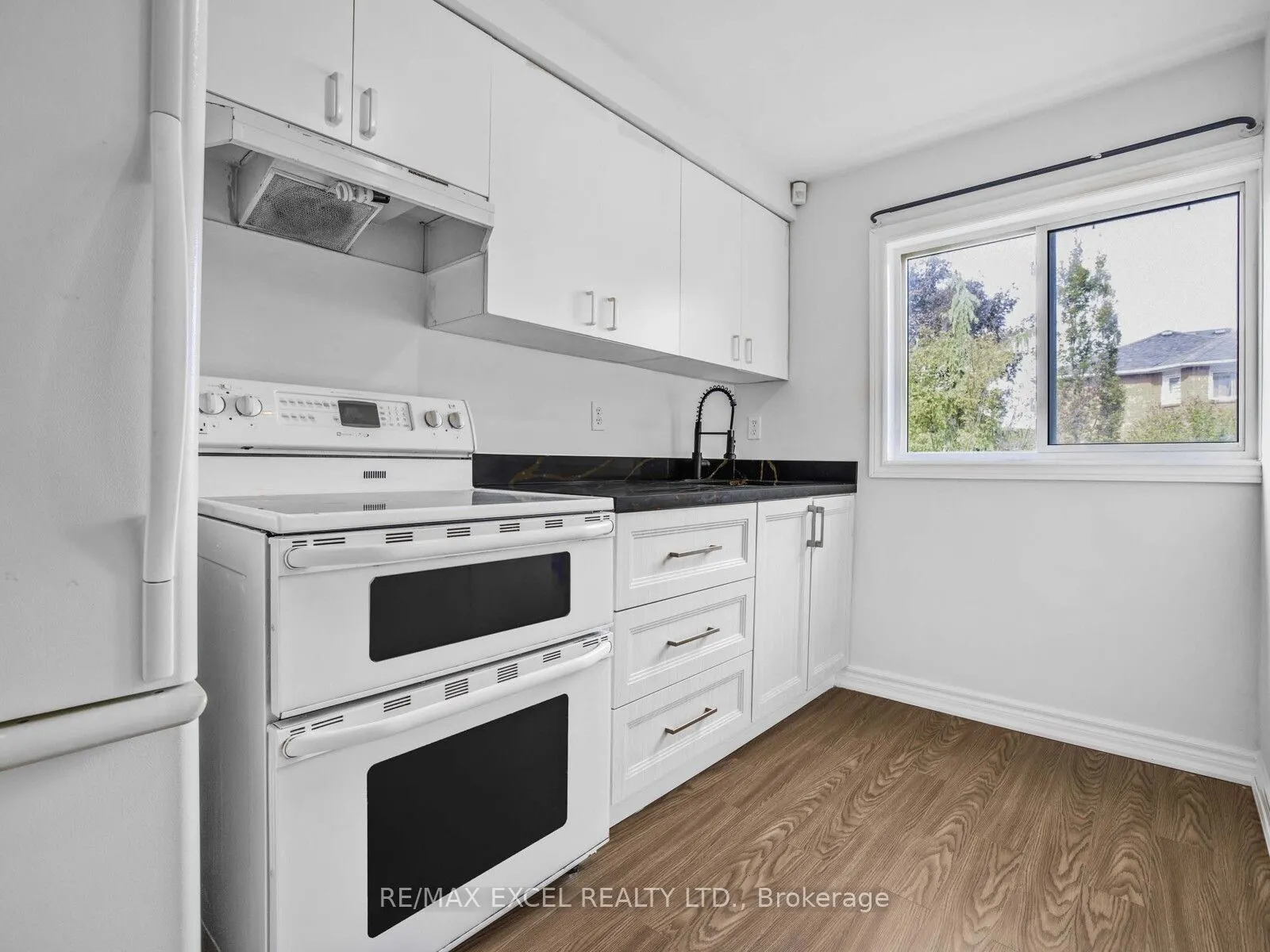 25 Golden Meadow Road