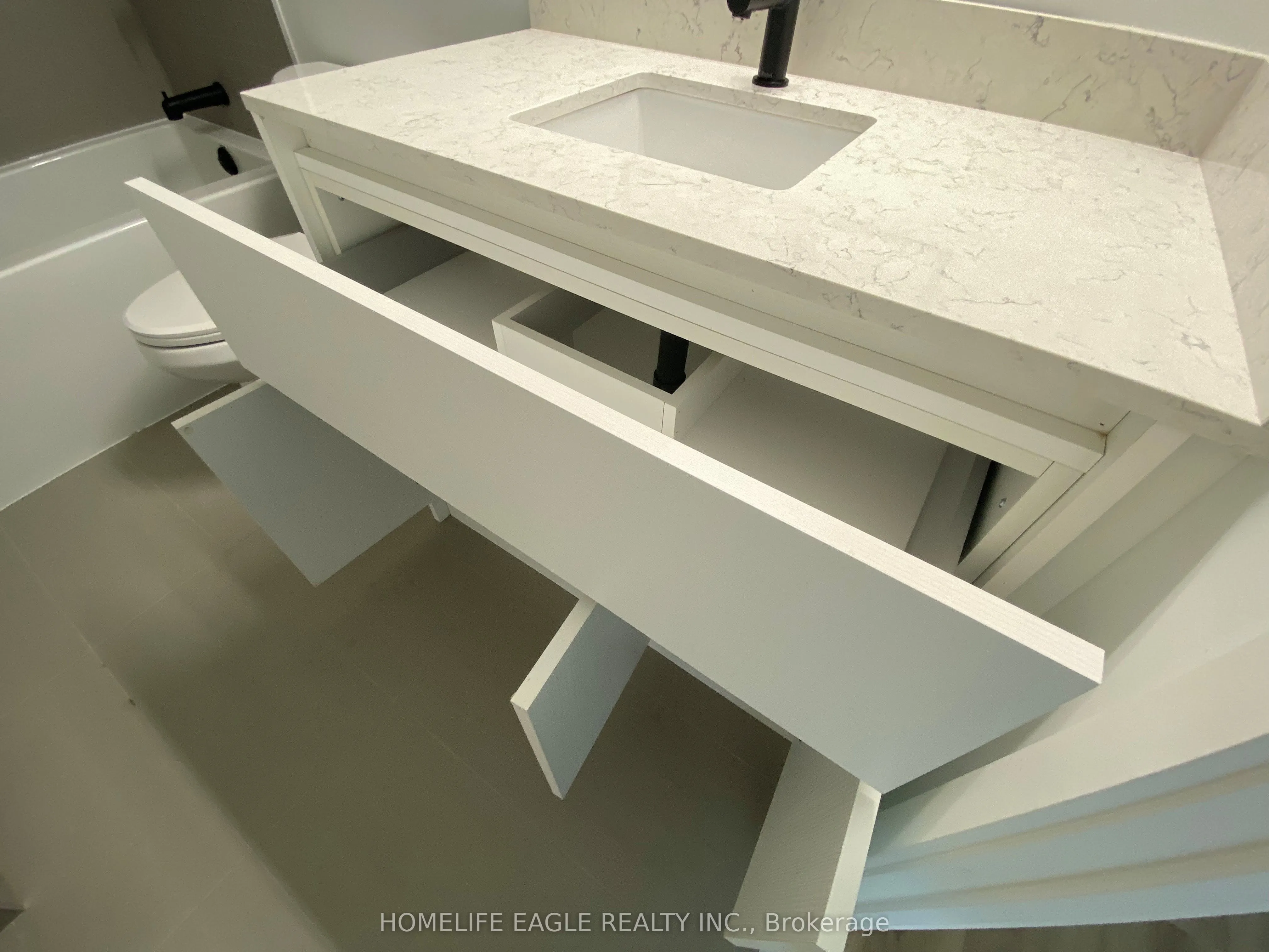 31 Huron Street, #513