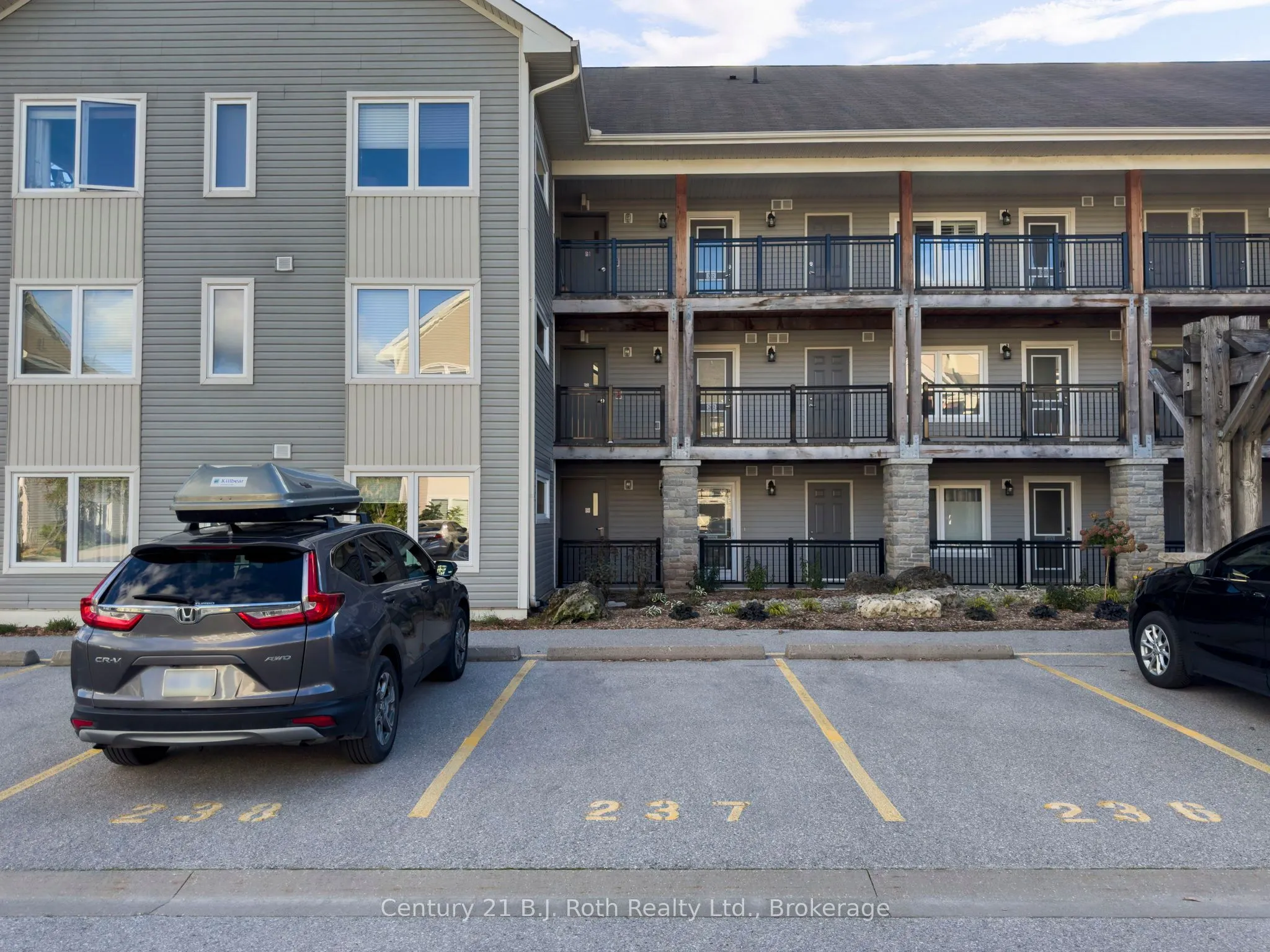 4 Brandy Lane Drive, #104