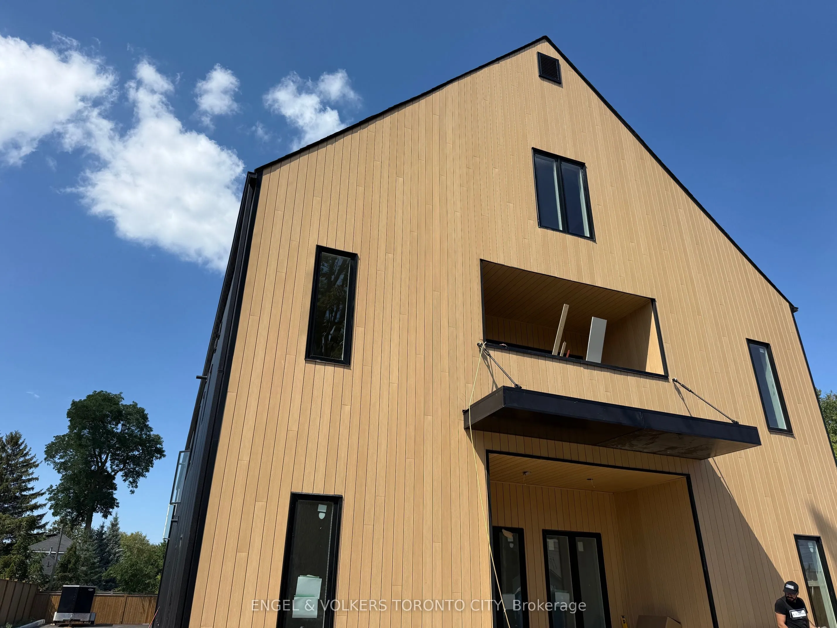 32 Oak Street, #301