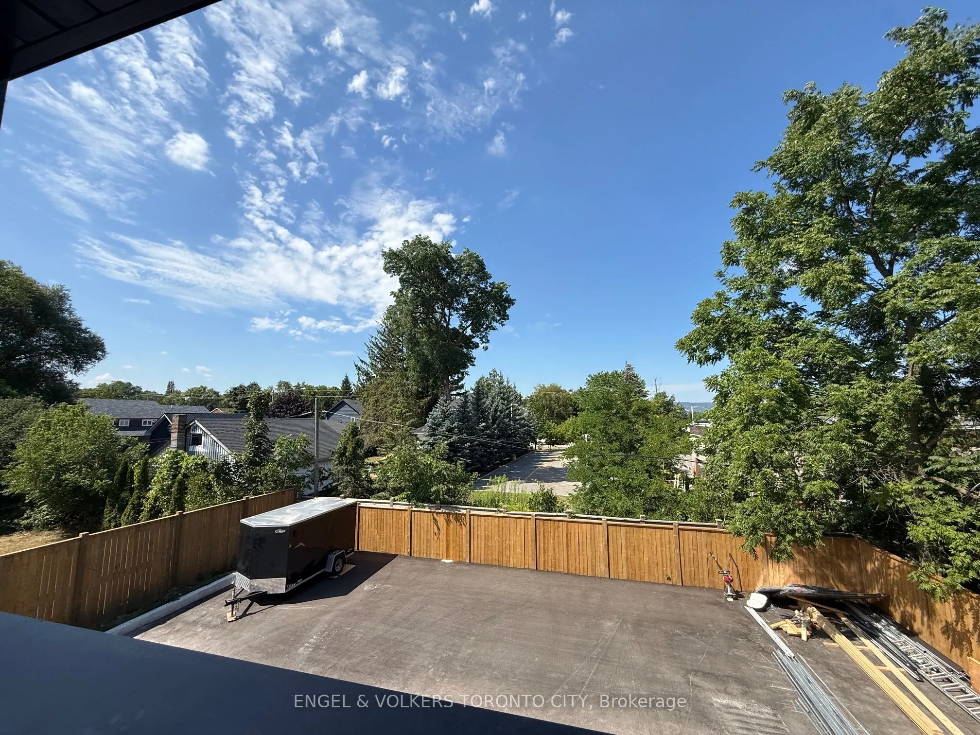 32 Oak Street, #301