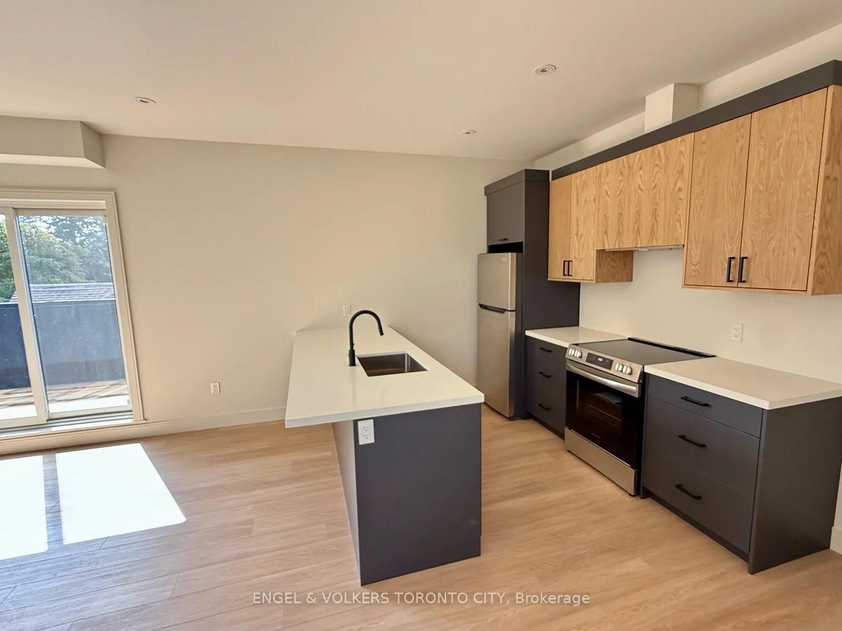 32 Oak Street, #301
