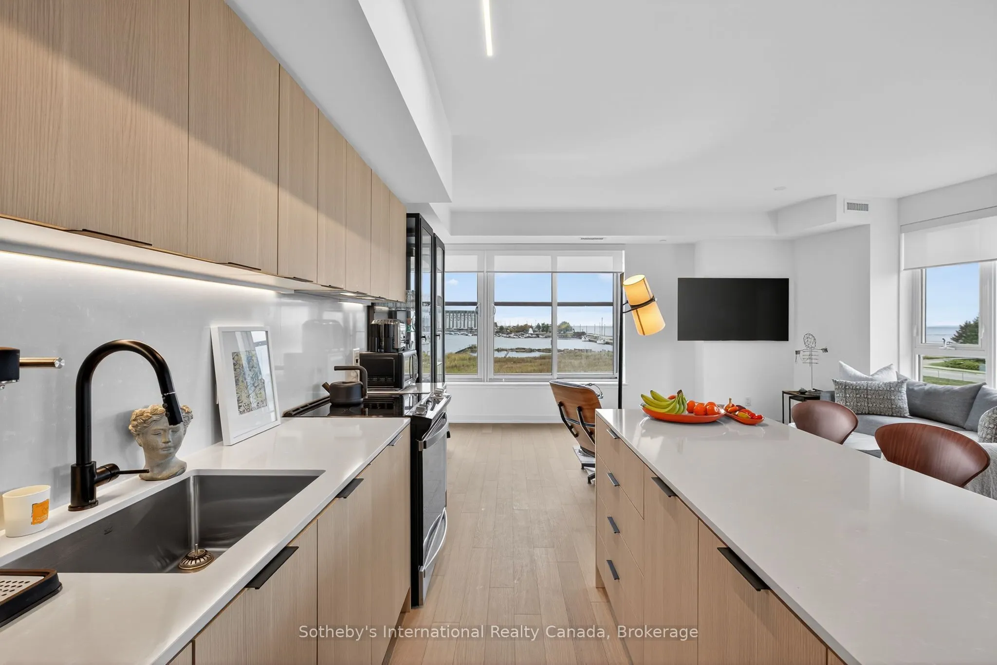 31 Huron Street, #224