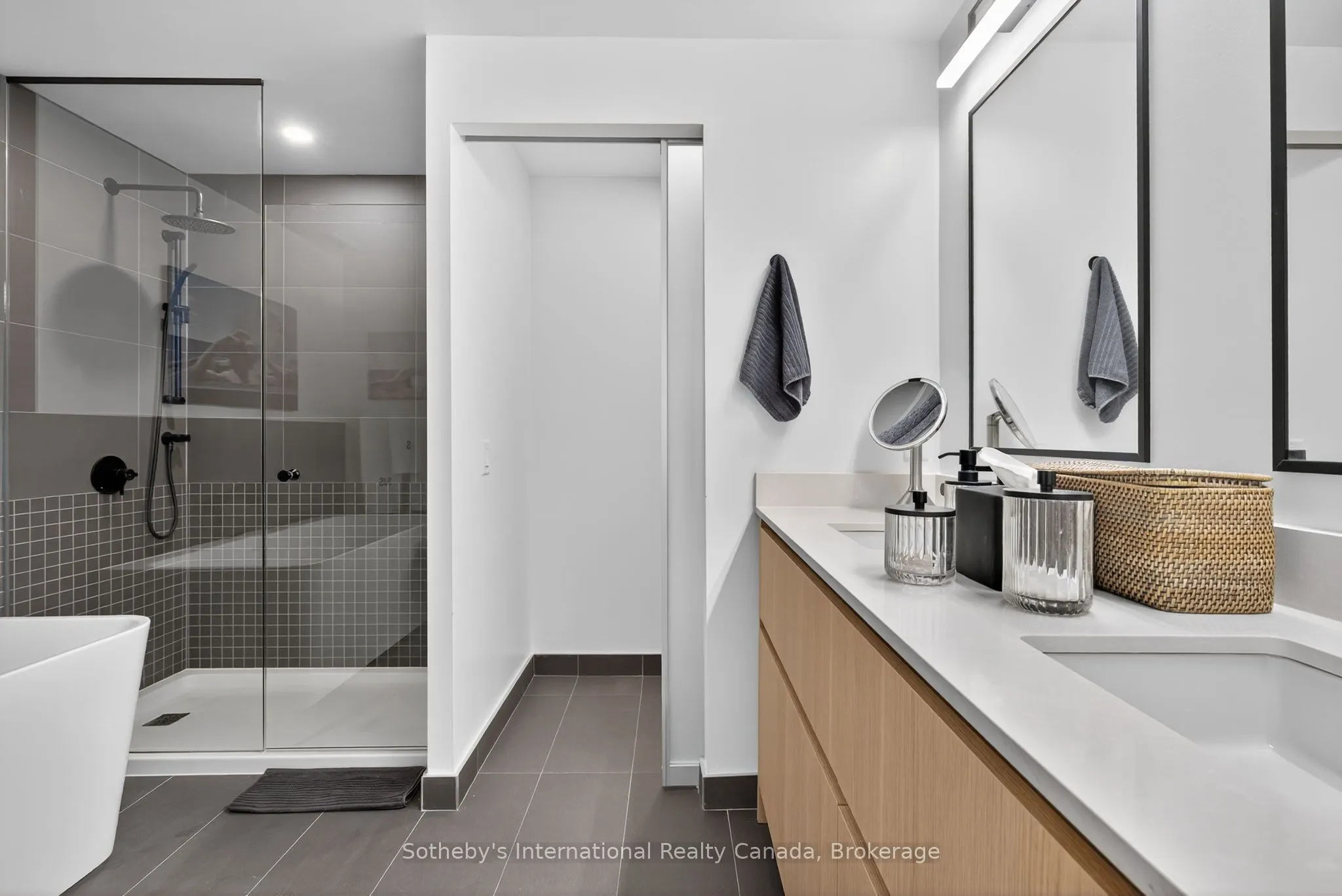 31 Huron Street, #224