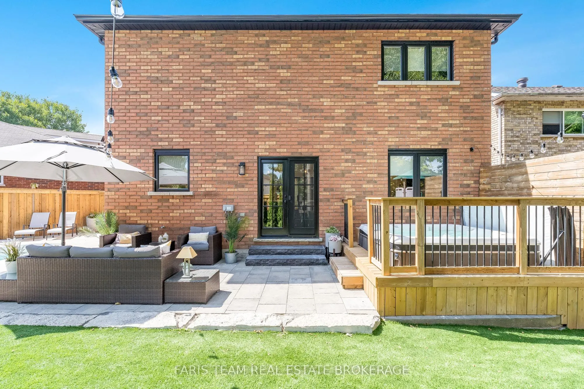993 Whitney Crescent