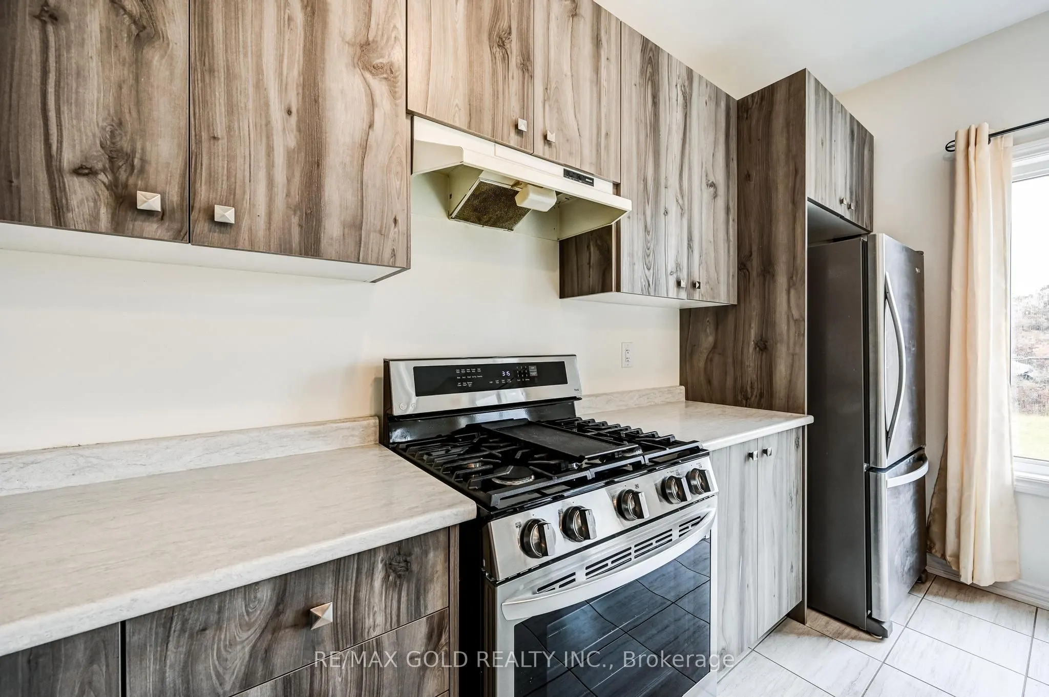 84 Atlantis Drive W