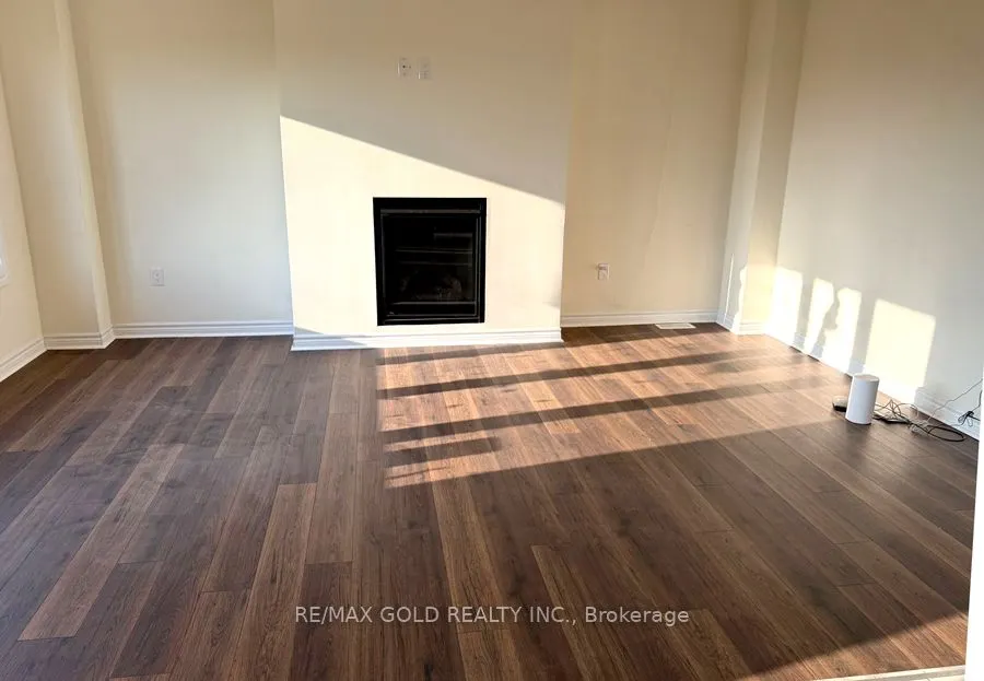 84 Atlantis Drive W