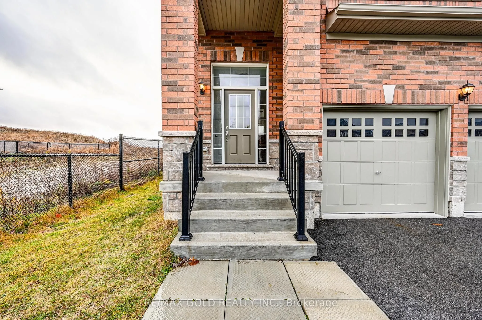 84 Atlantis Drive W