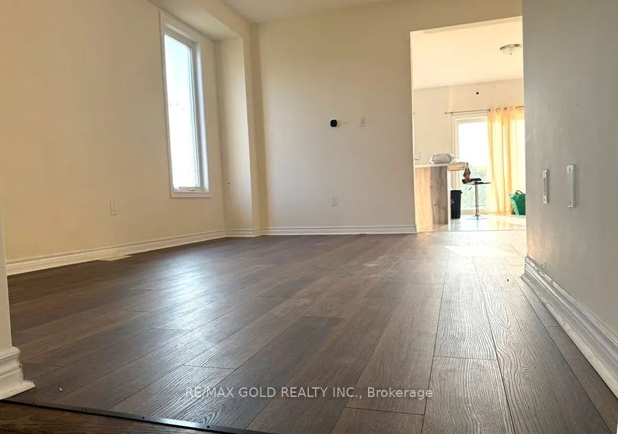 84 Atlantis Drive W
