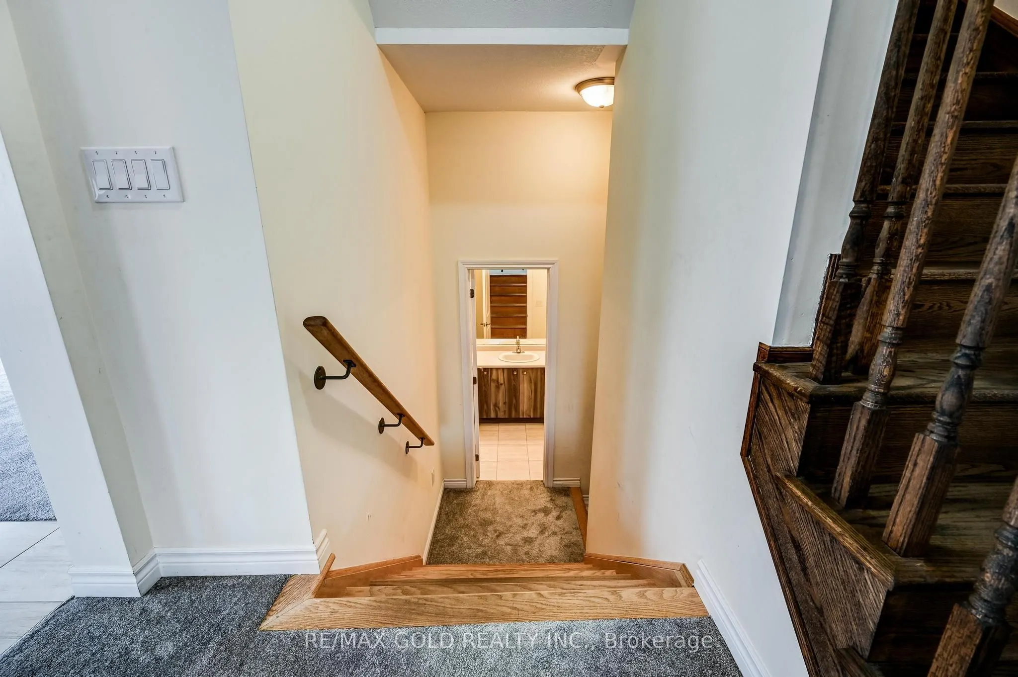 84 Atlantis Drive W