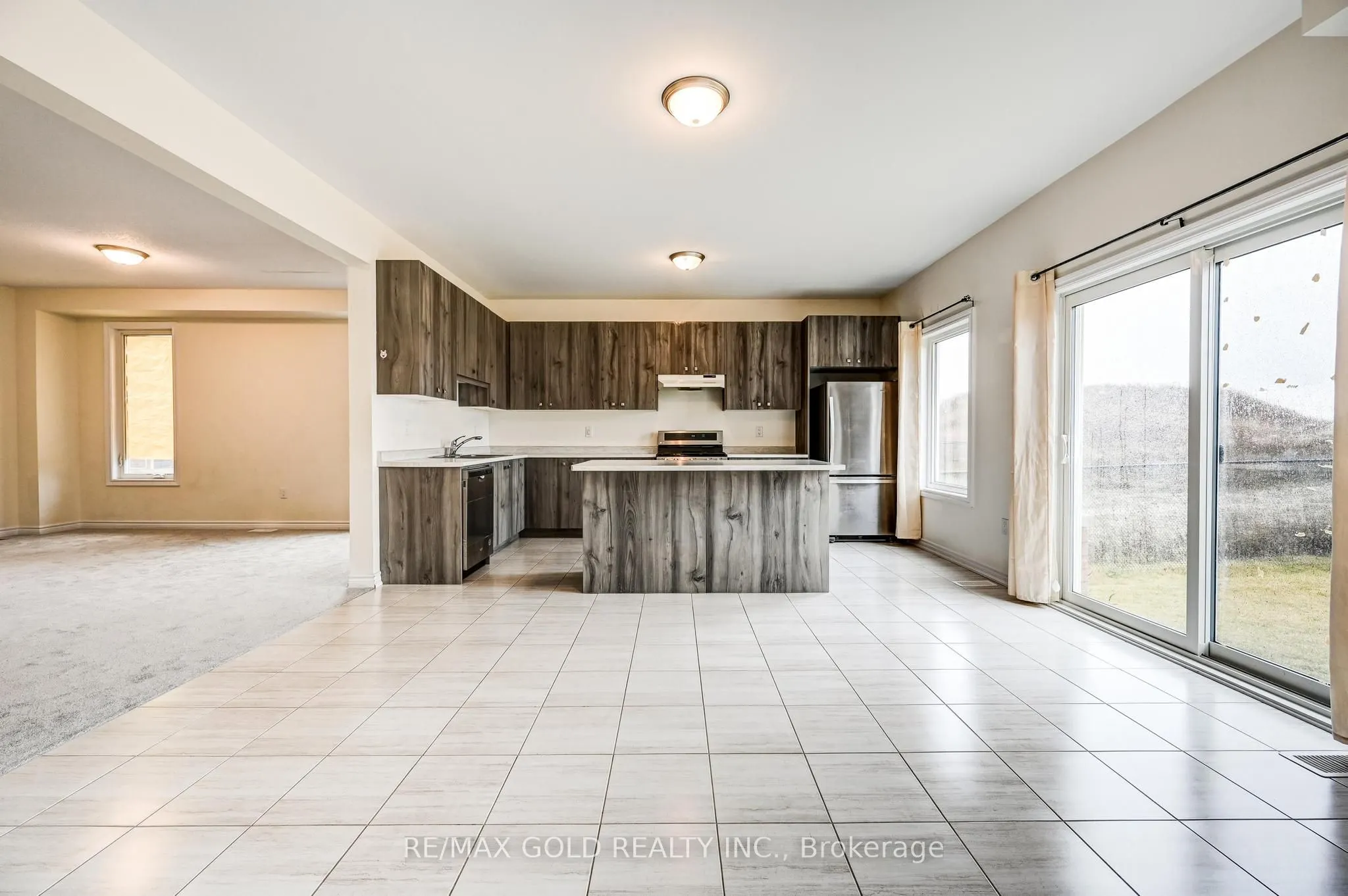 84 Atlantis Drive W