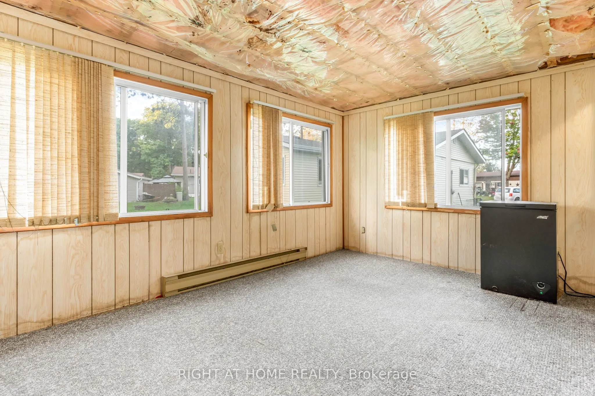 3 Carruthers Street S