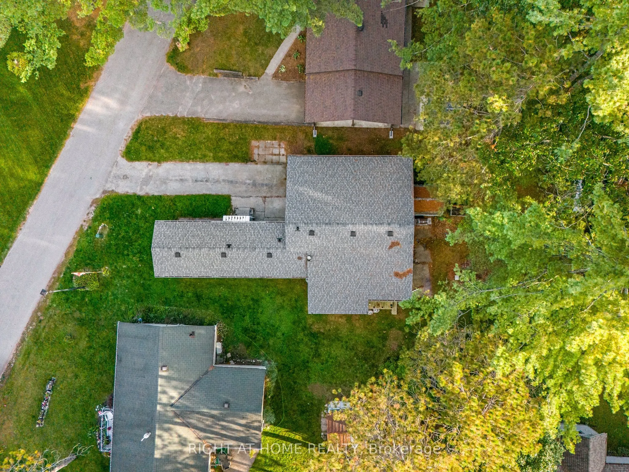 3 Carruthers Street S