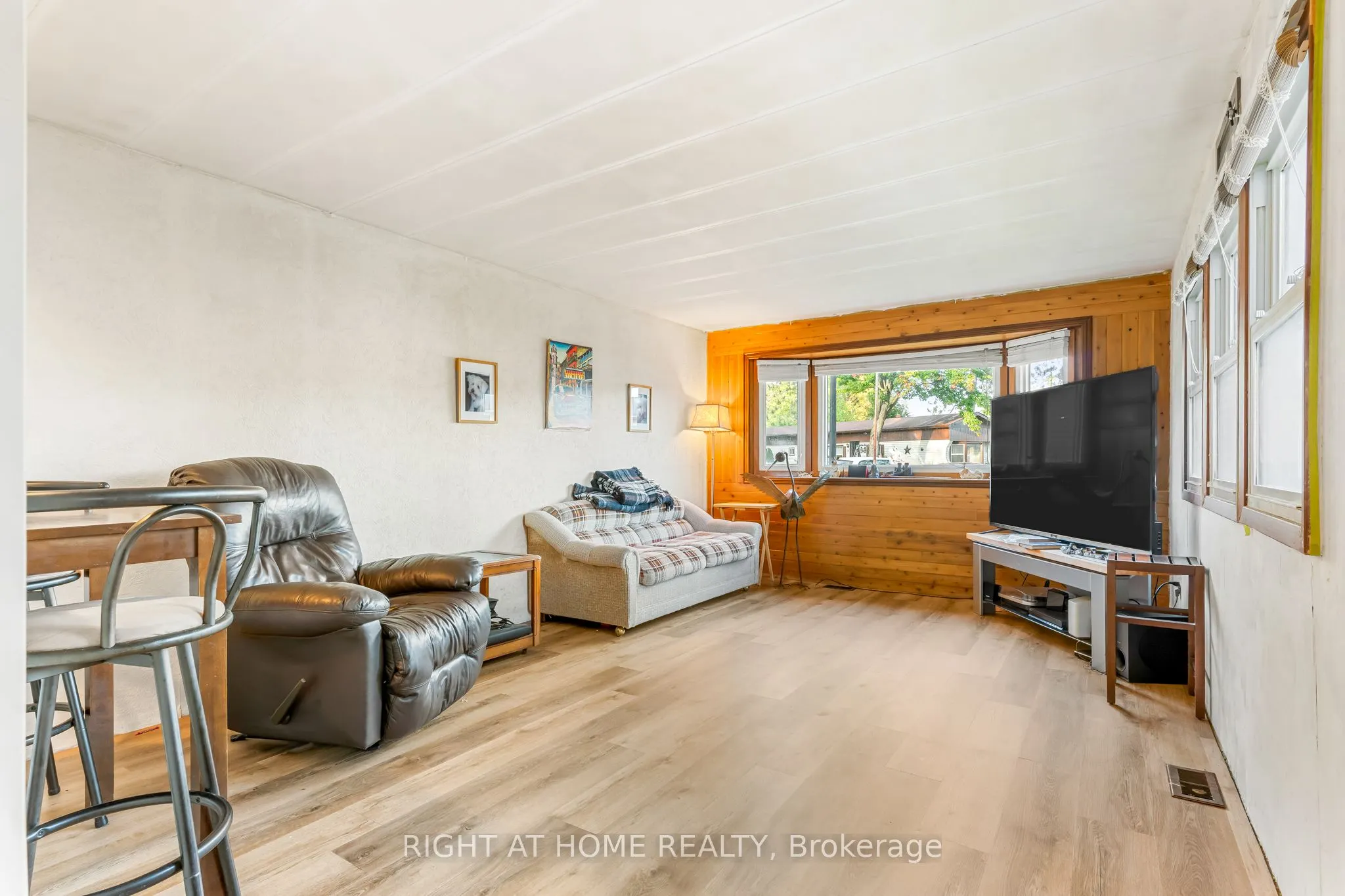 3 Carruthers Street S