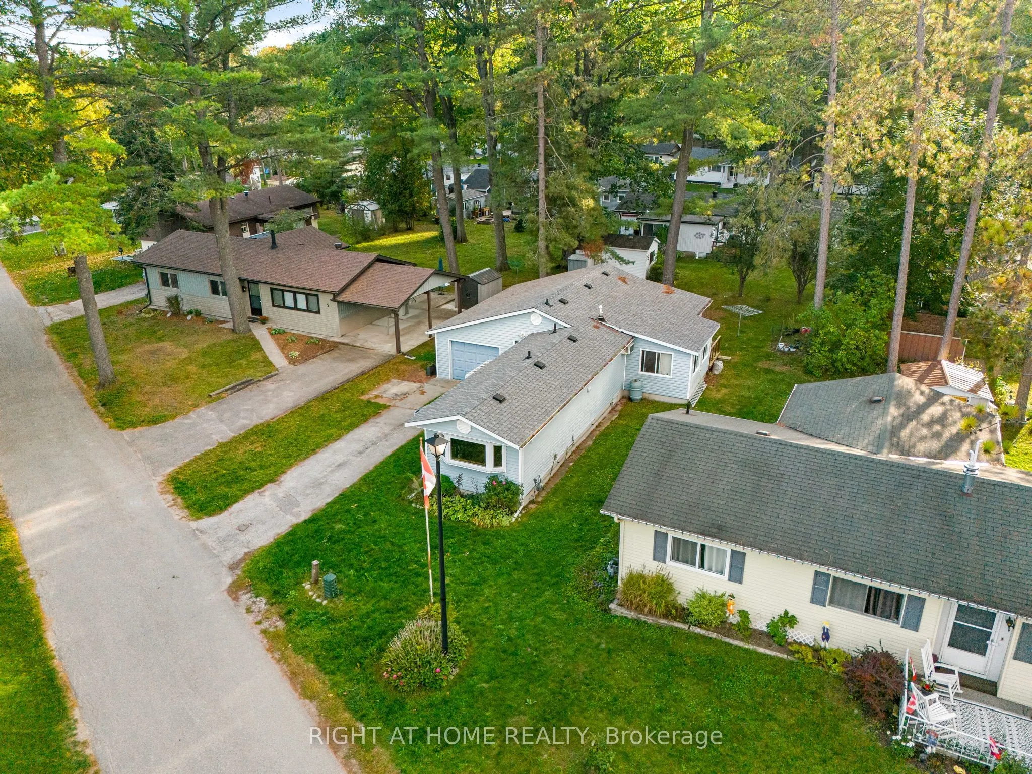 3 Carruthers Street S