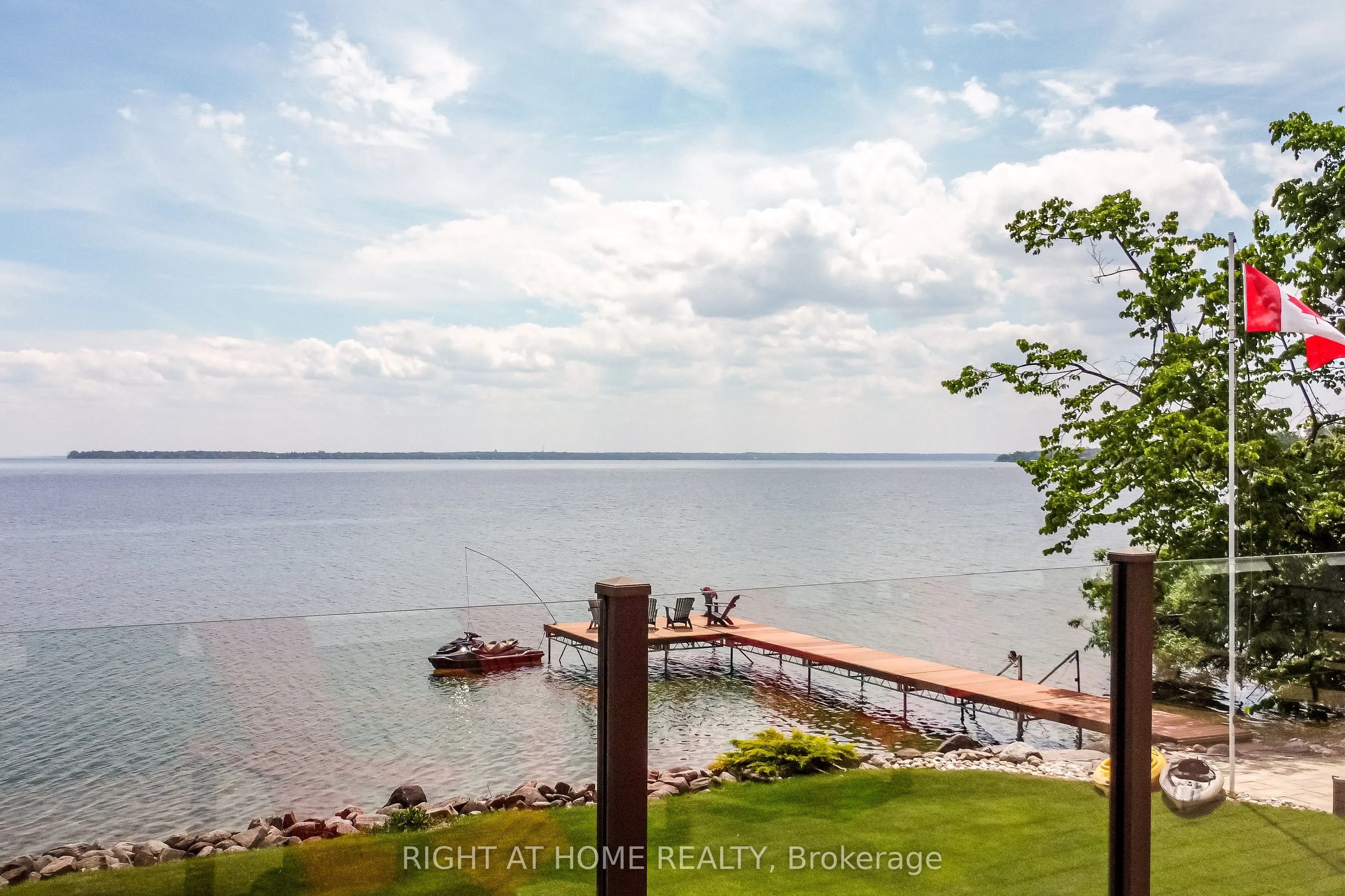 21 Lakeshore Road E