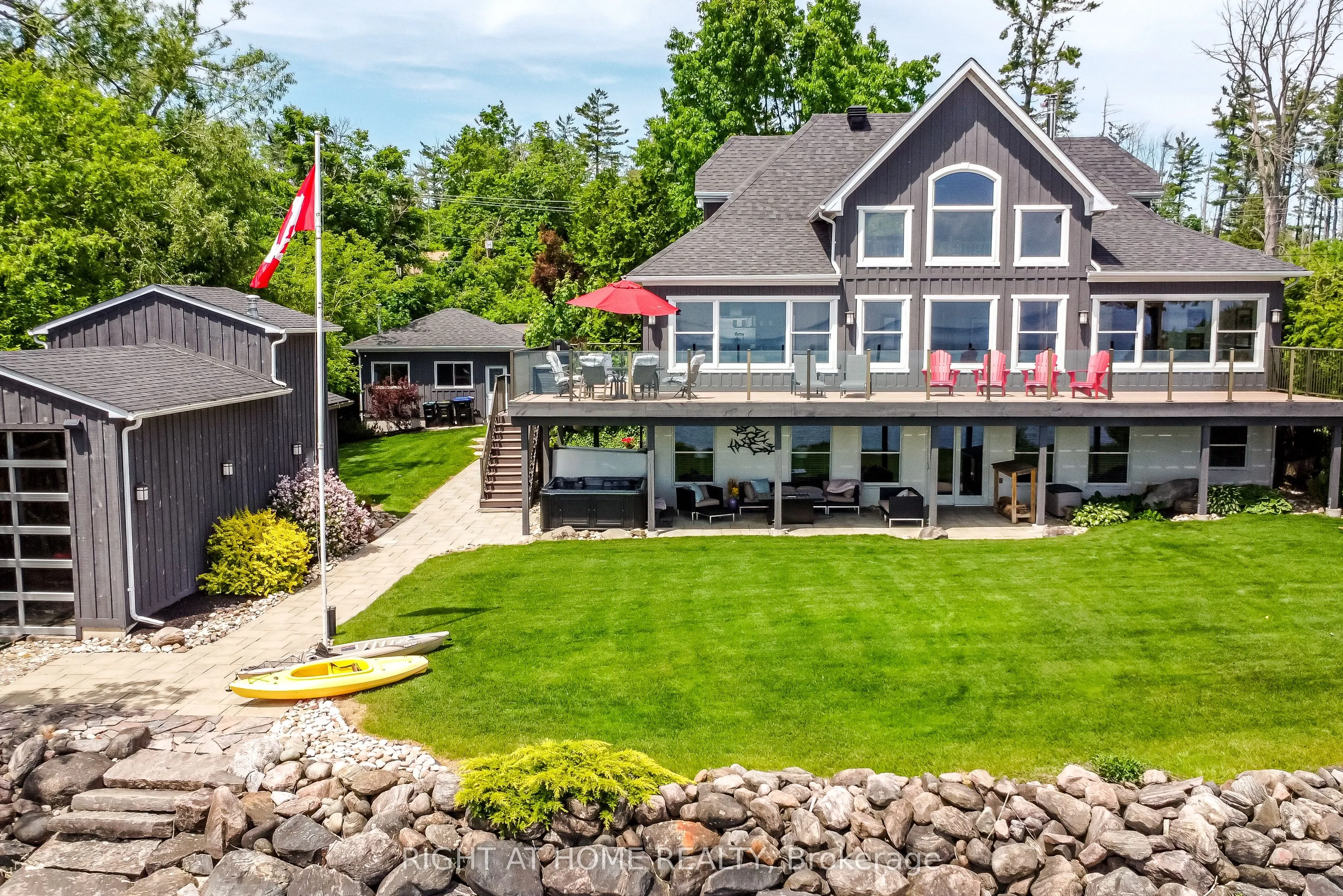 21 Lakeshore Road E