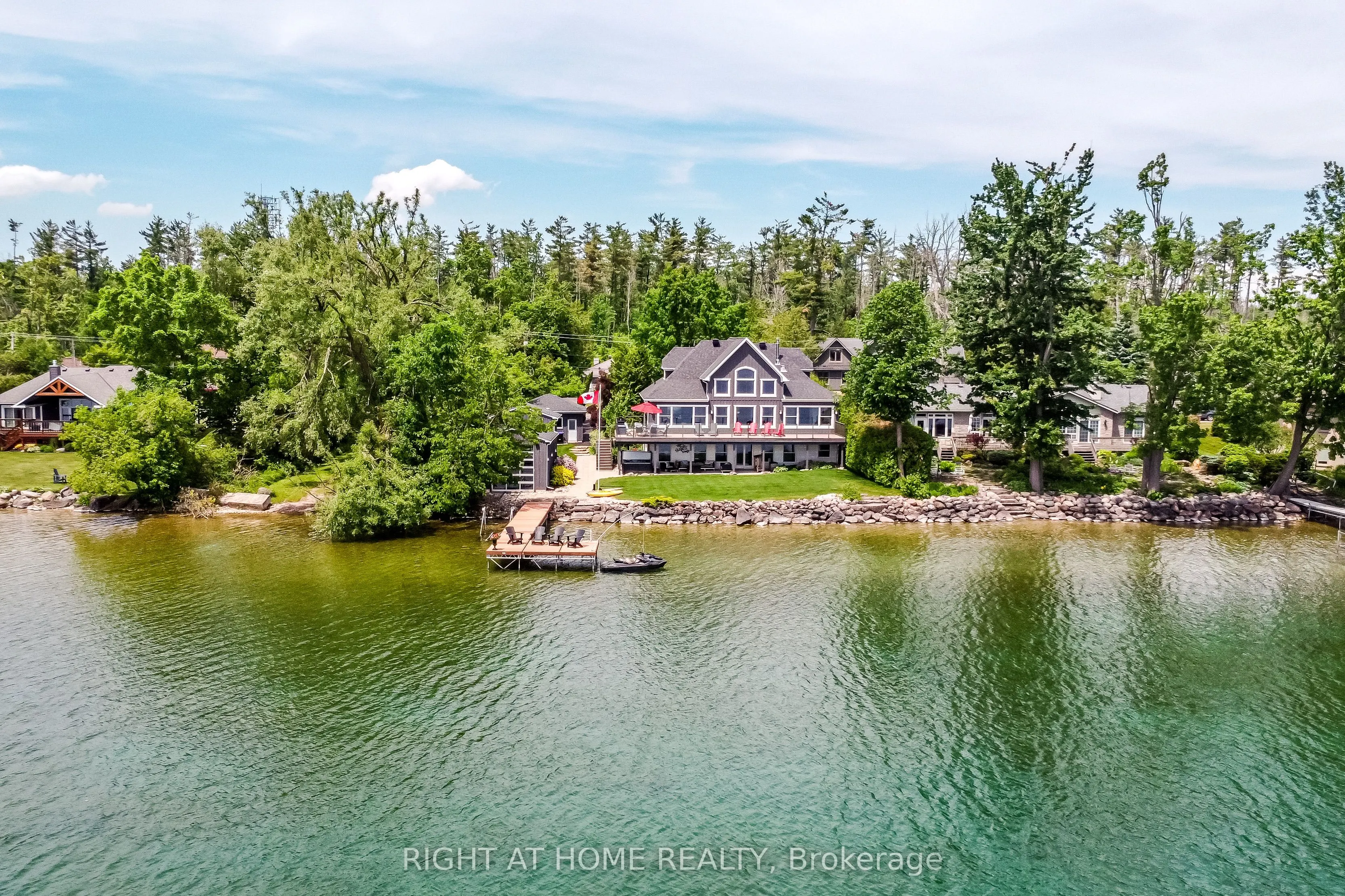 21 Lakeshore Road E