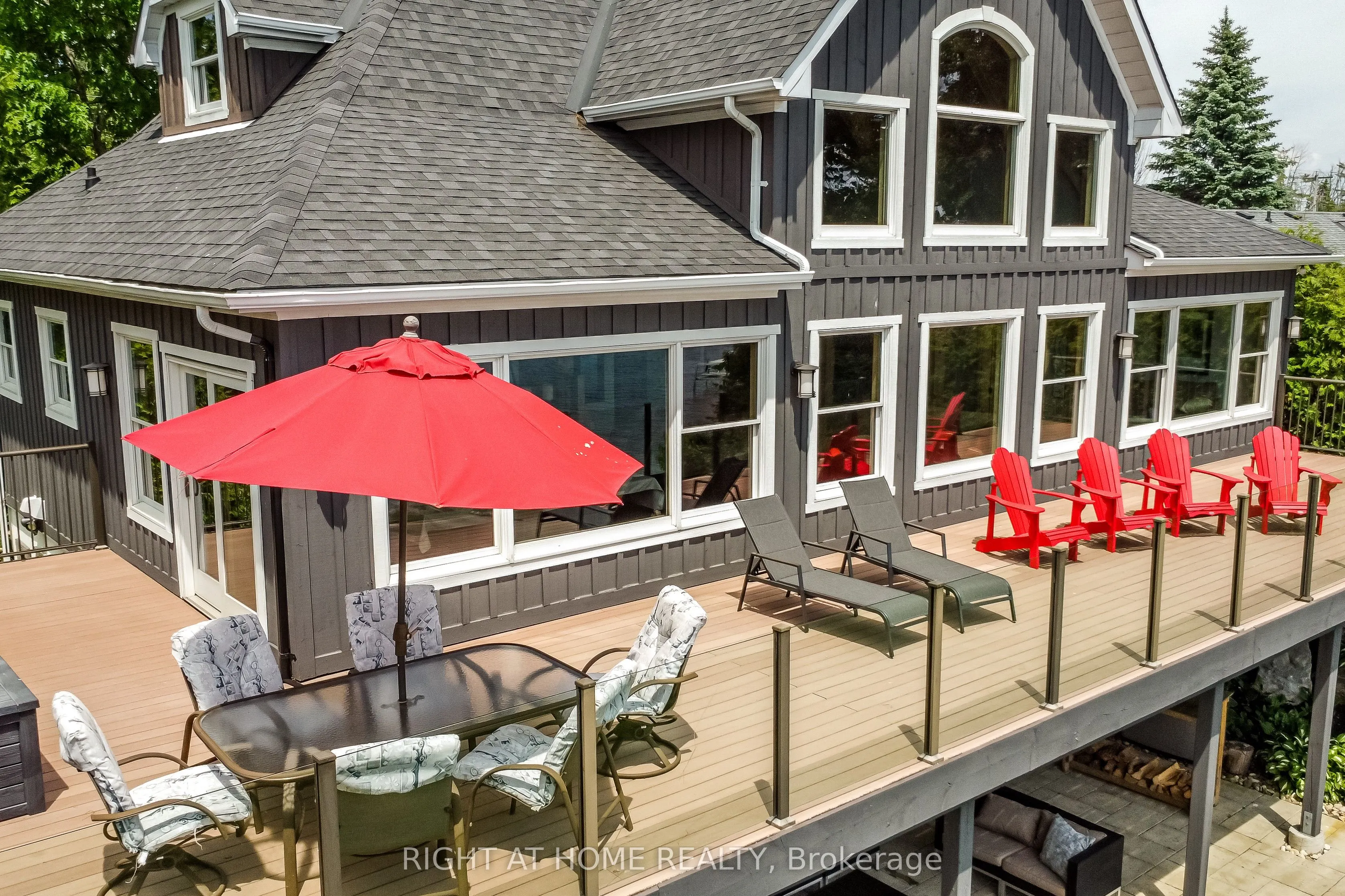 21 Lakeshore Road E