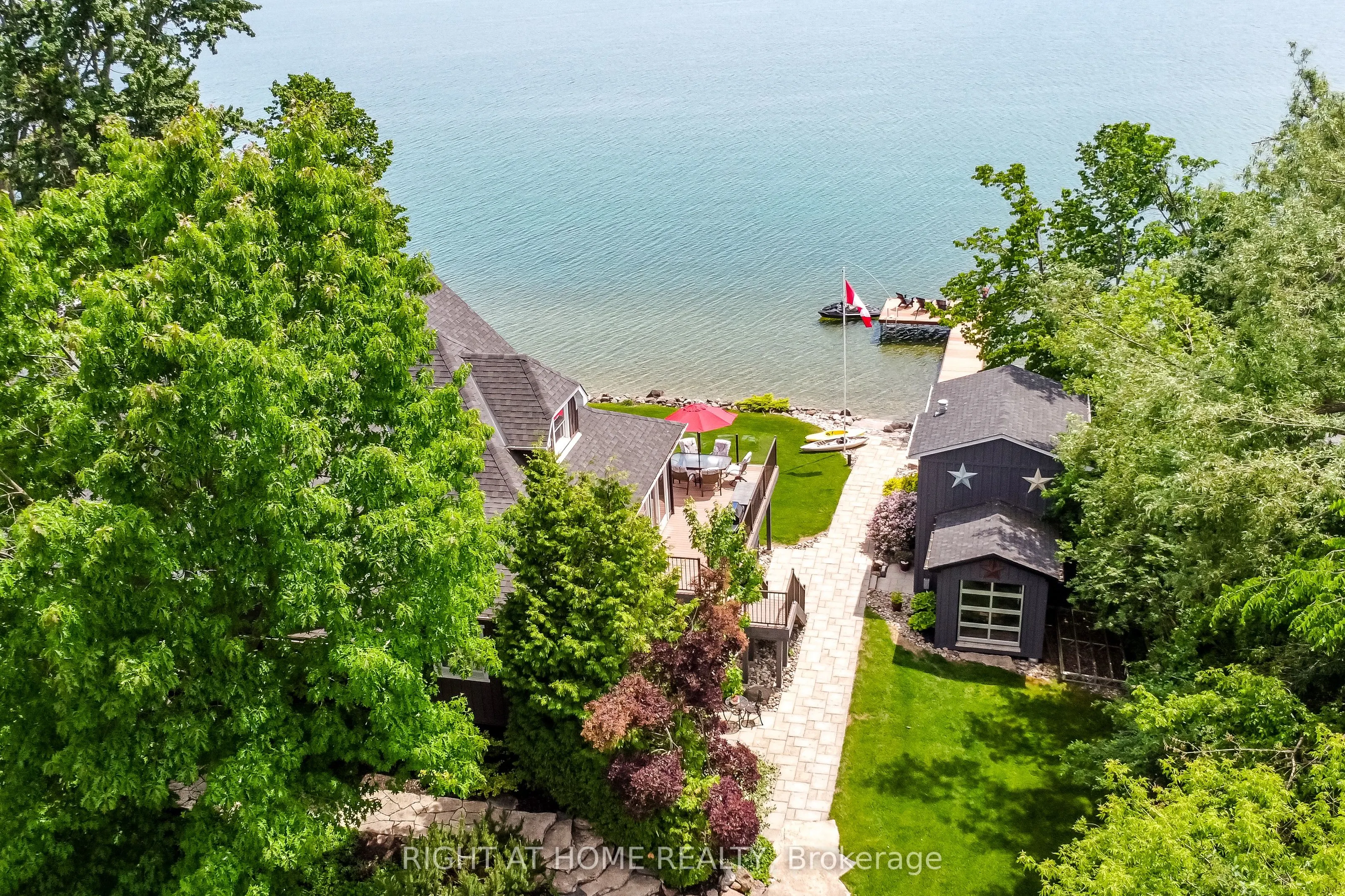 21 Lakeshore Road E