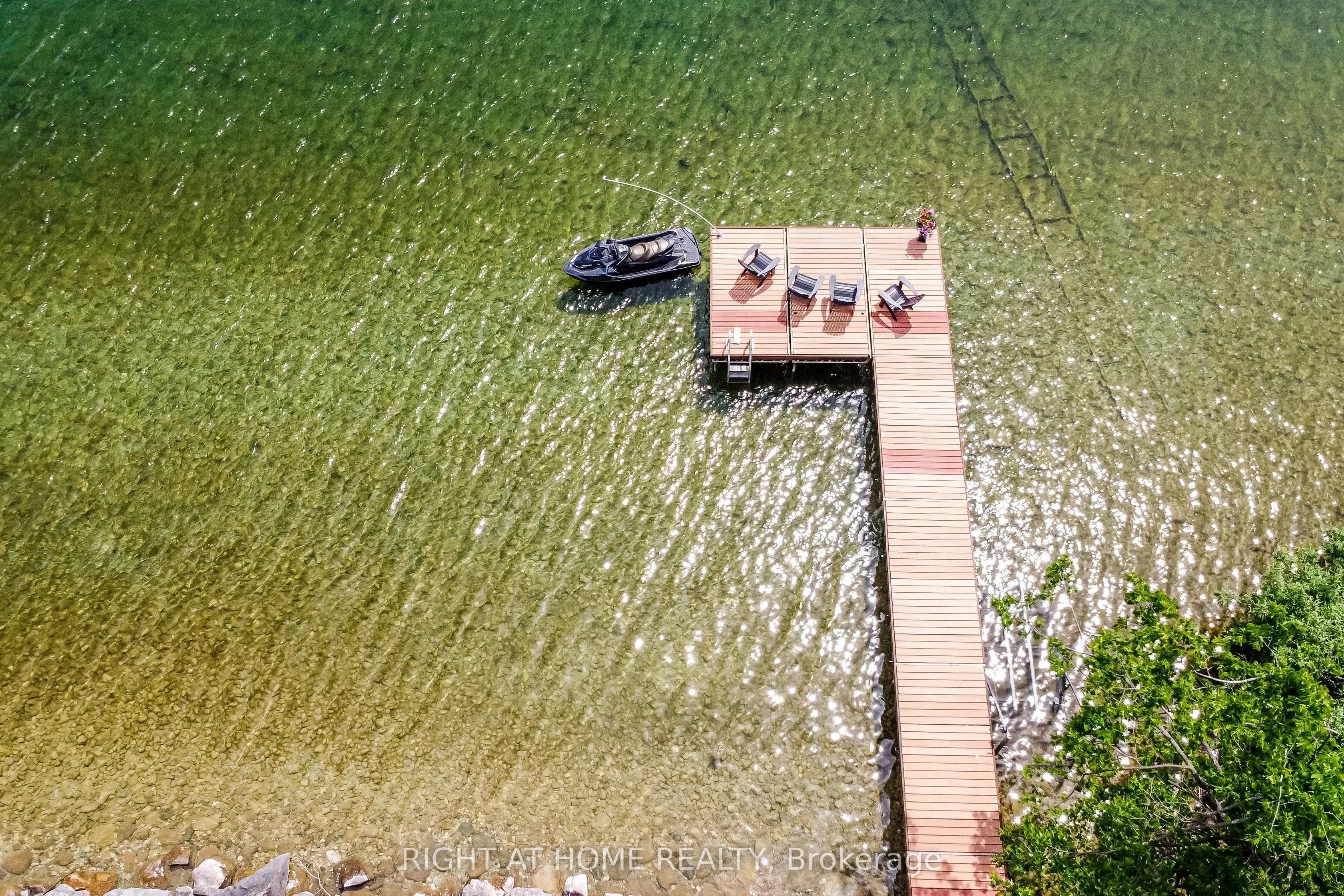 21 Lakeshore Road E