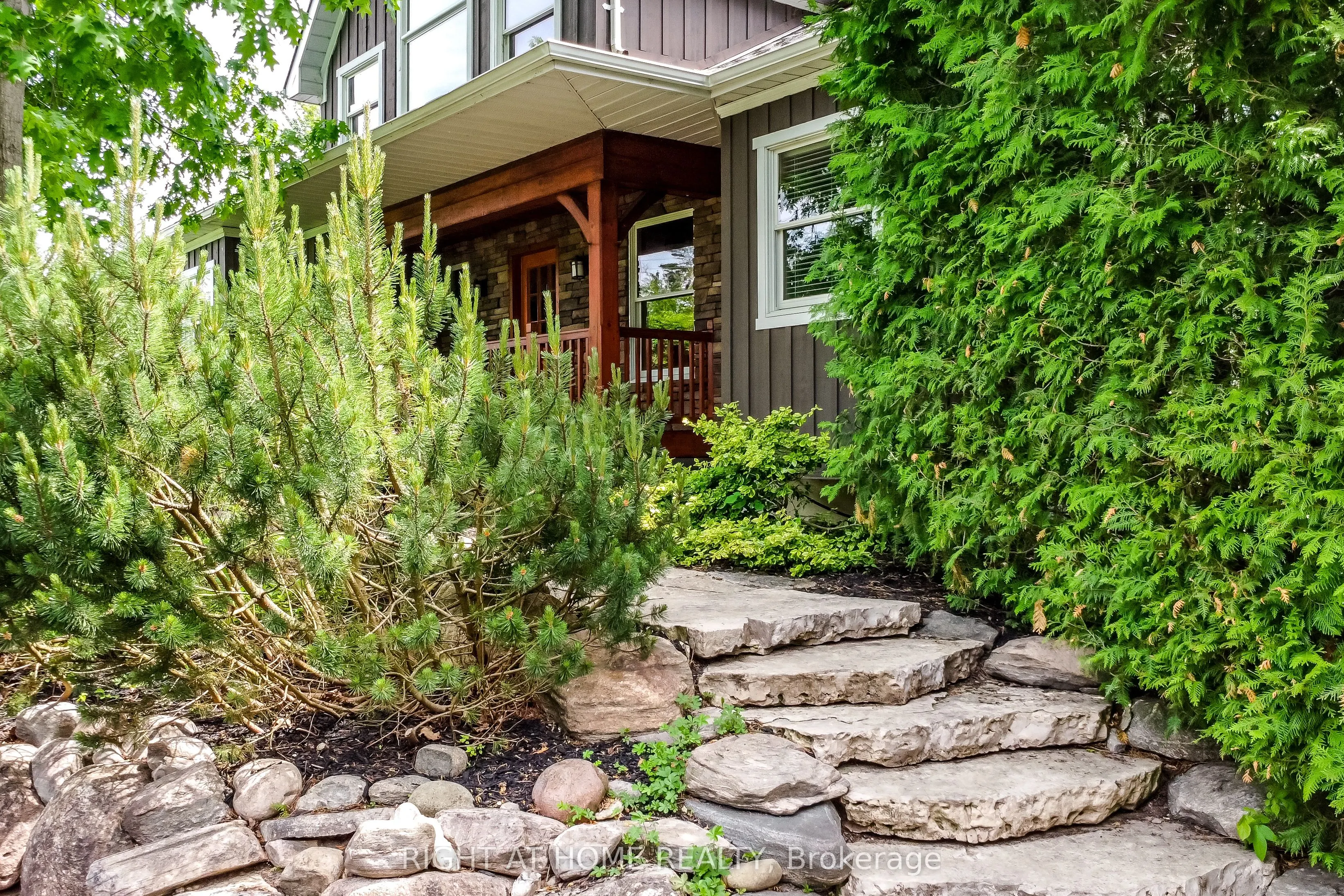 21 Lakeshore Road E