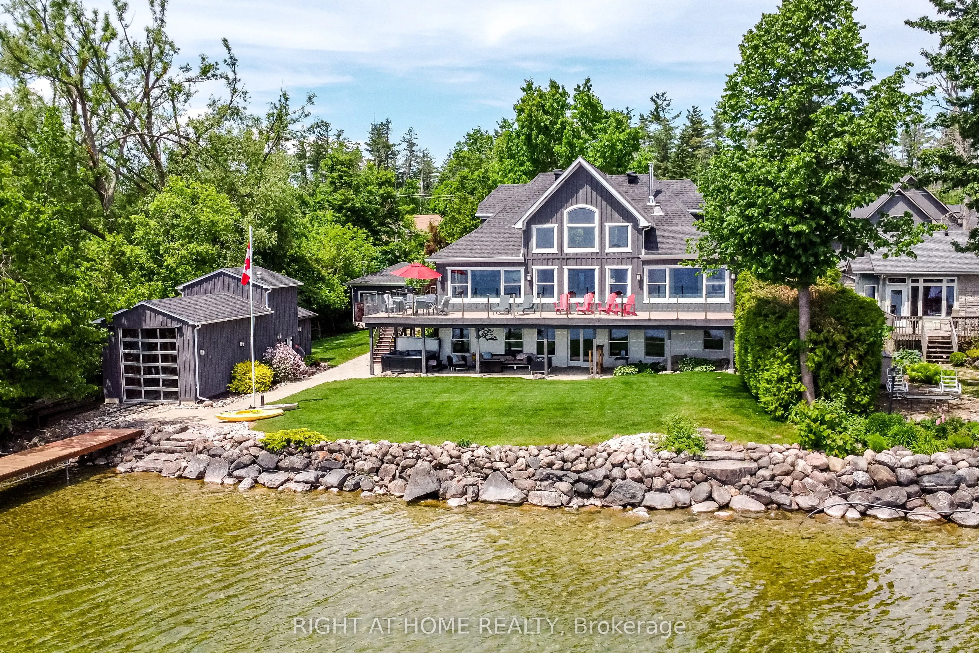 21 Lakeshore Road E