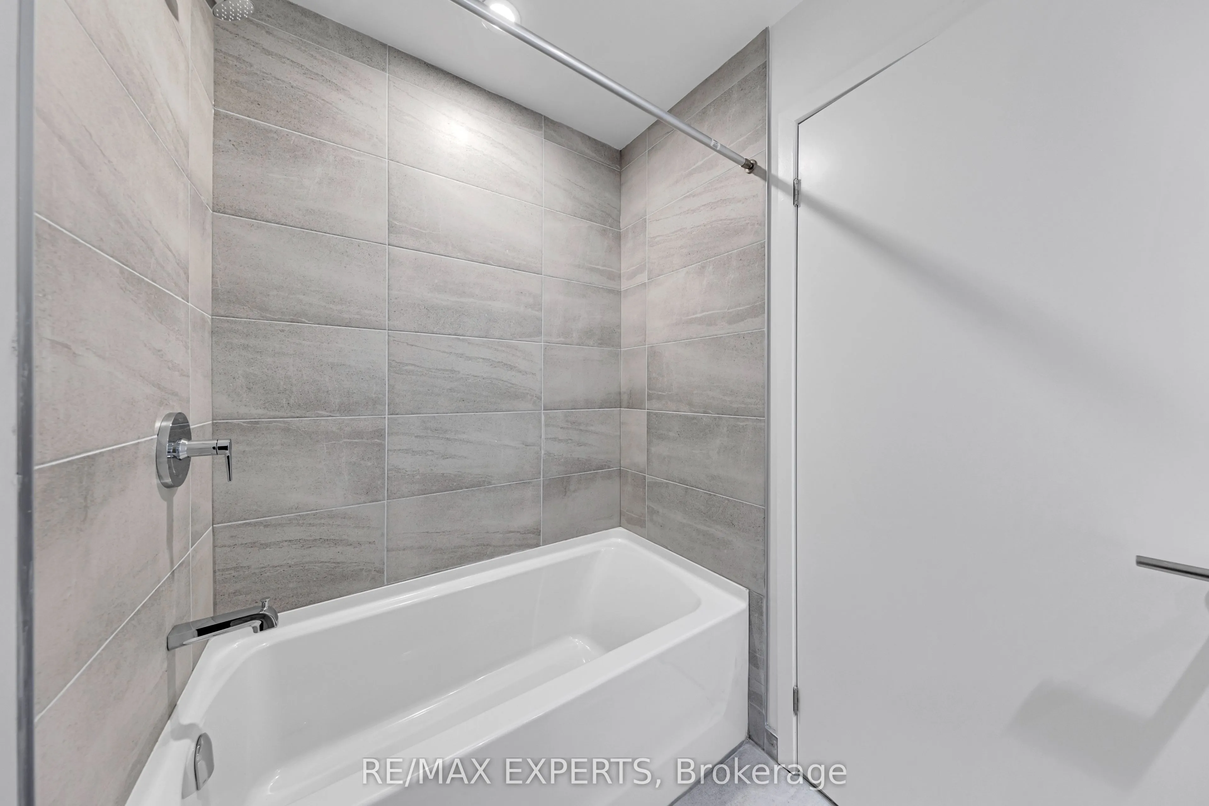 39 Mary Street W, #2102