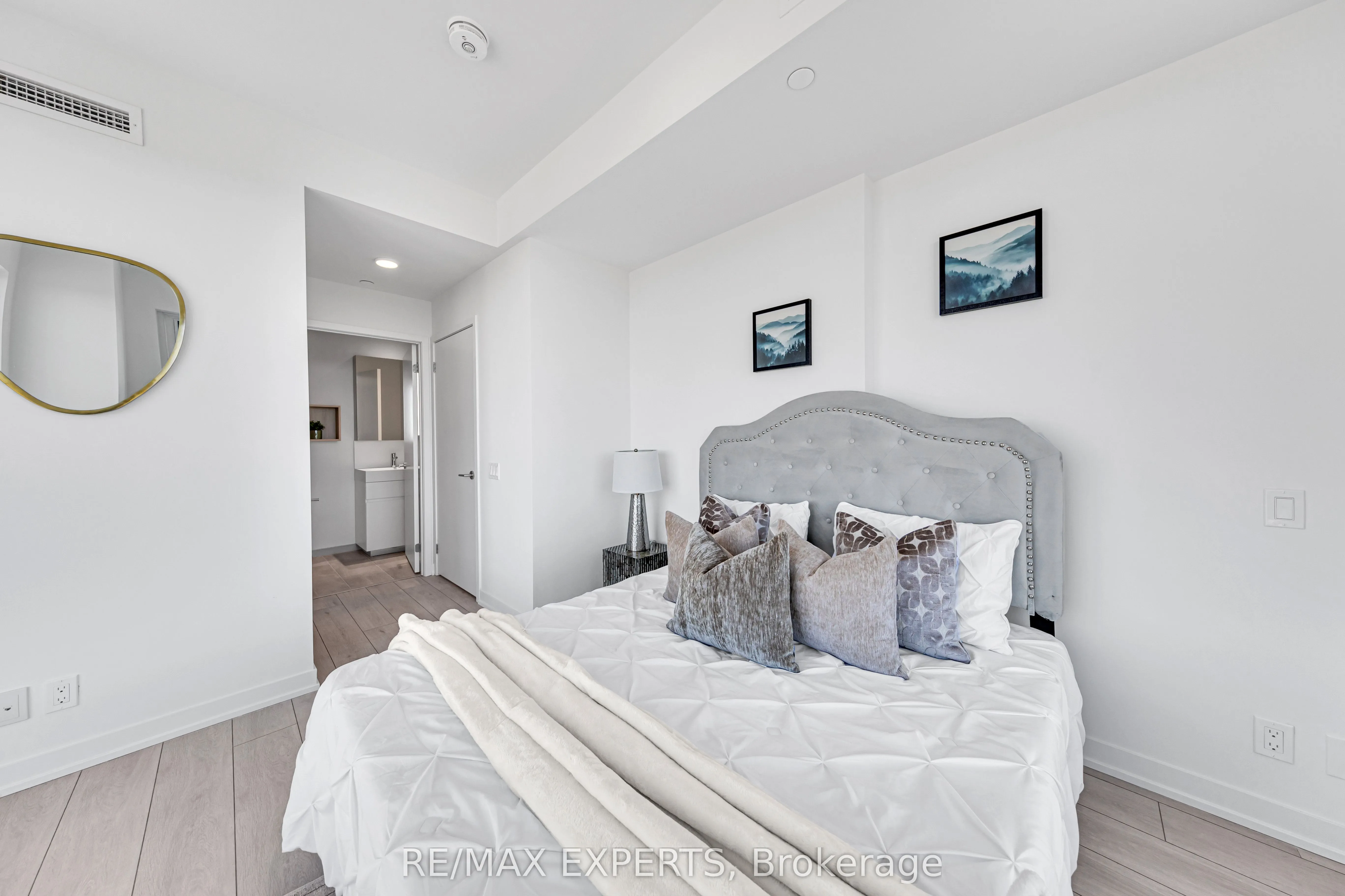 39 Mary Street W, #2102