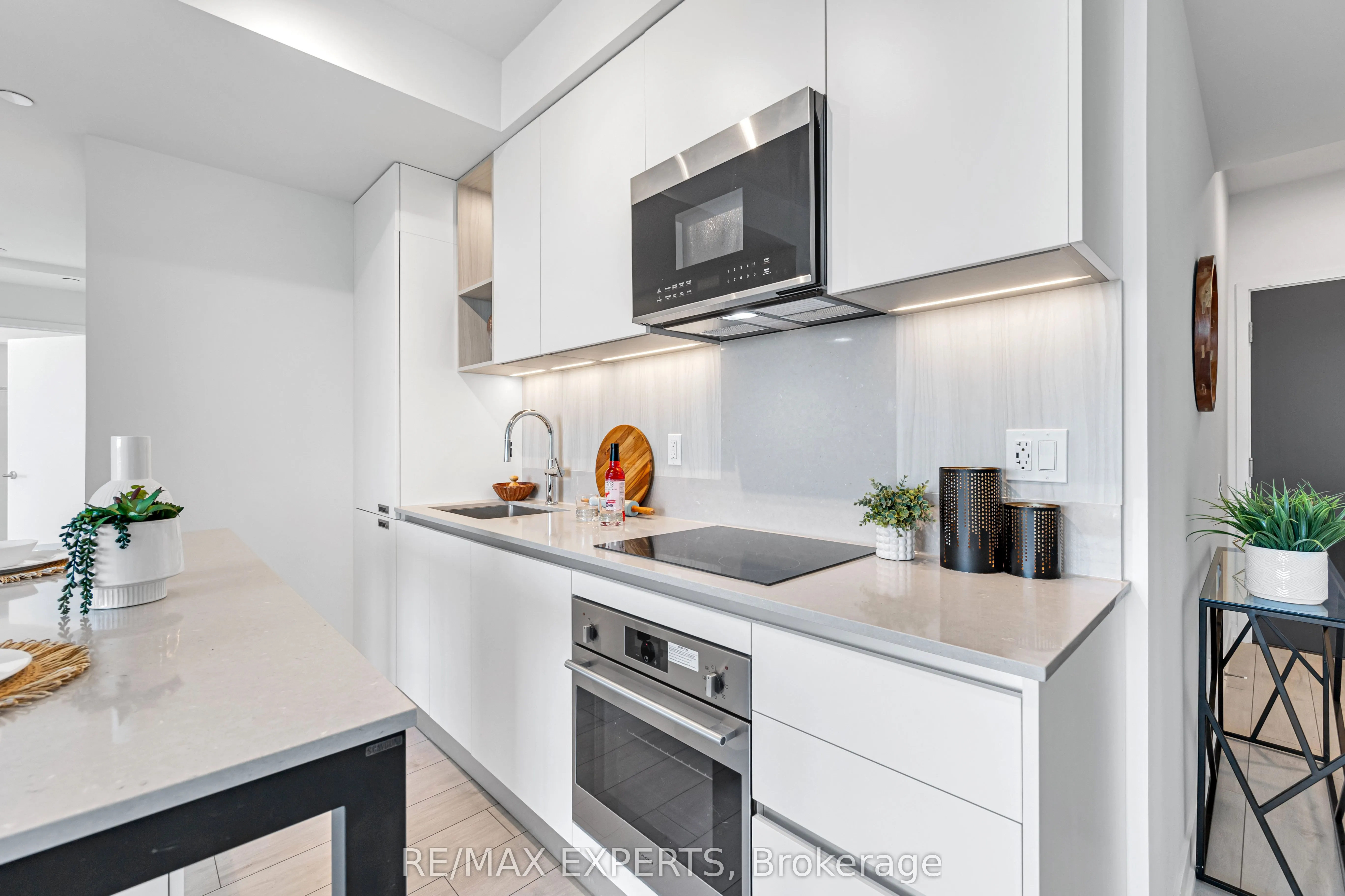 39 Mary Street W, #2102
