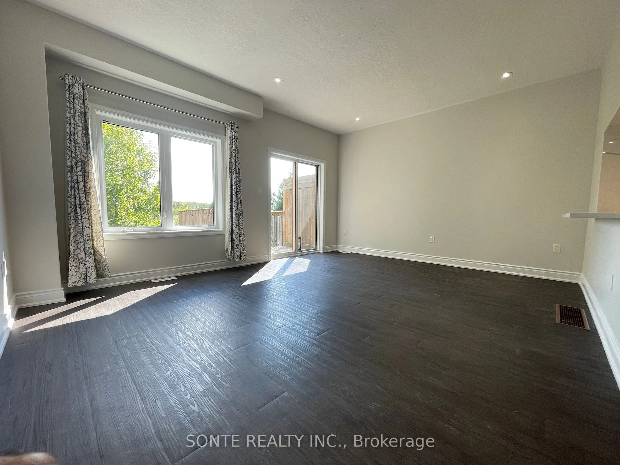 40 Megan Crescent, ##15