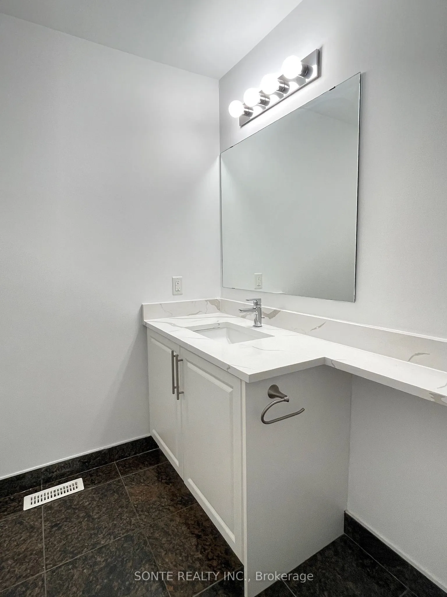 40 Megan Crescent, ##15