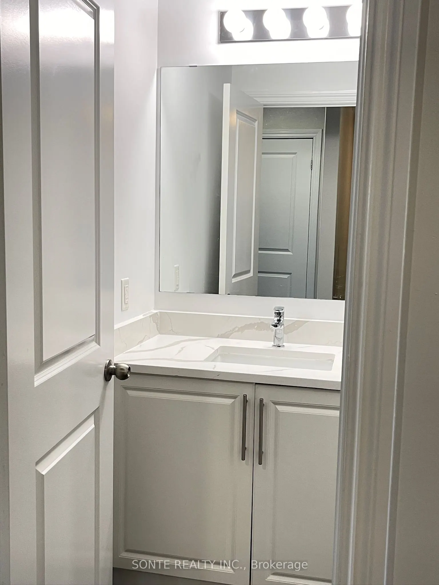 40 Megan Crescent, ##15