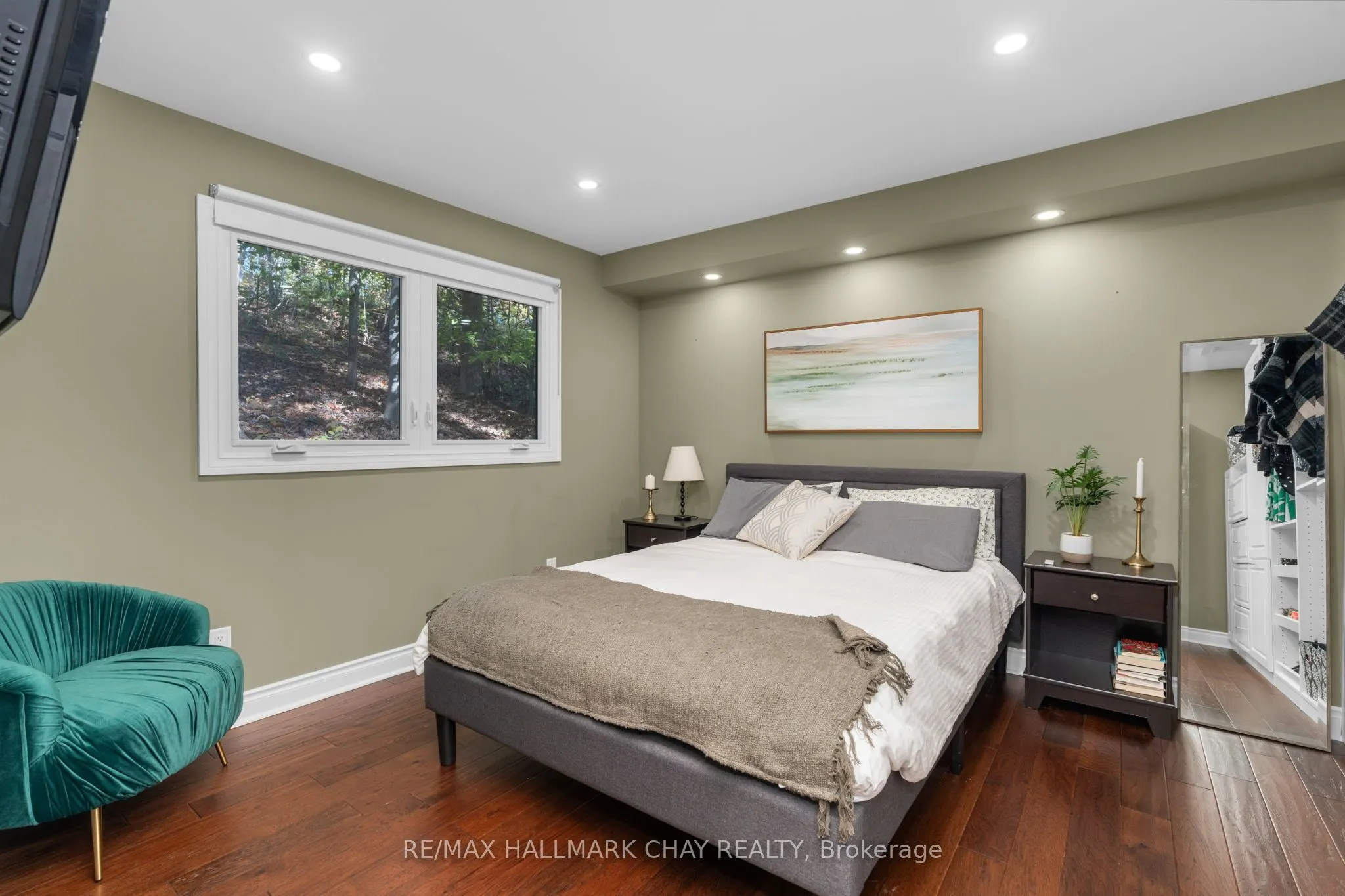 1 Iroquois Ridge