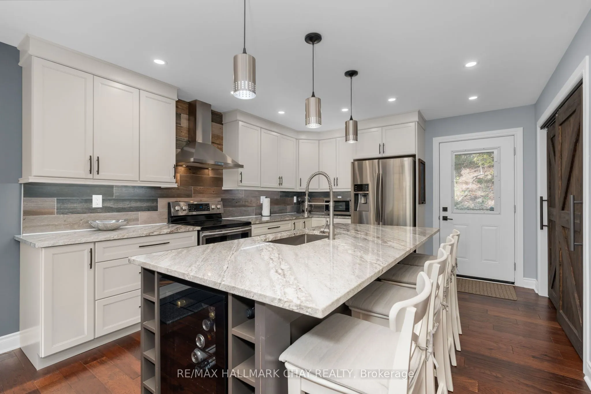 1 Iroquois Ridge