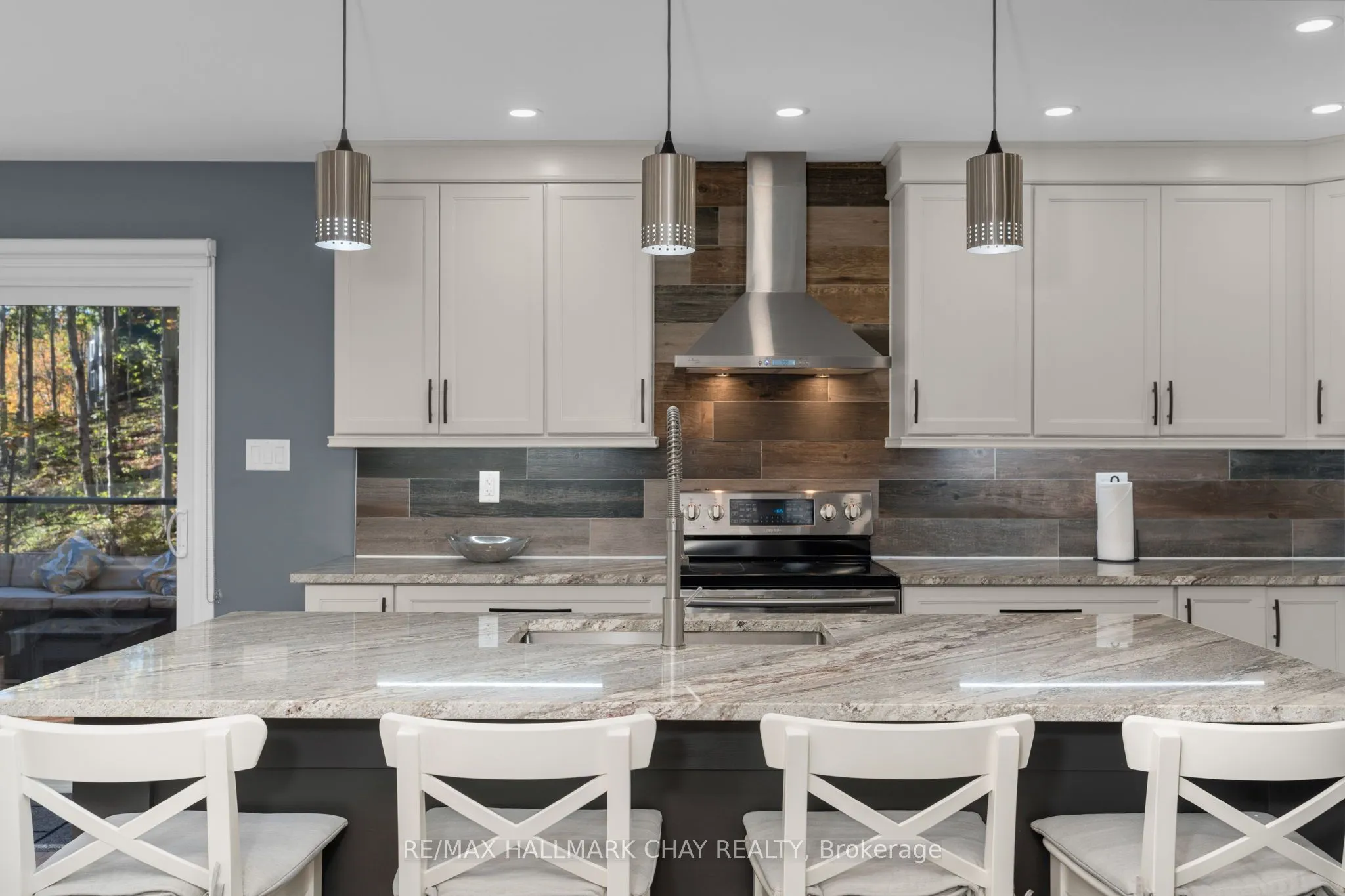 1 Iroquois Ridge