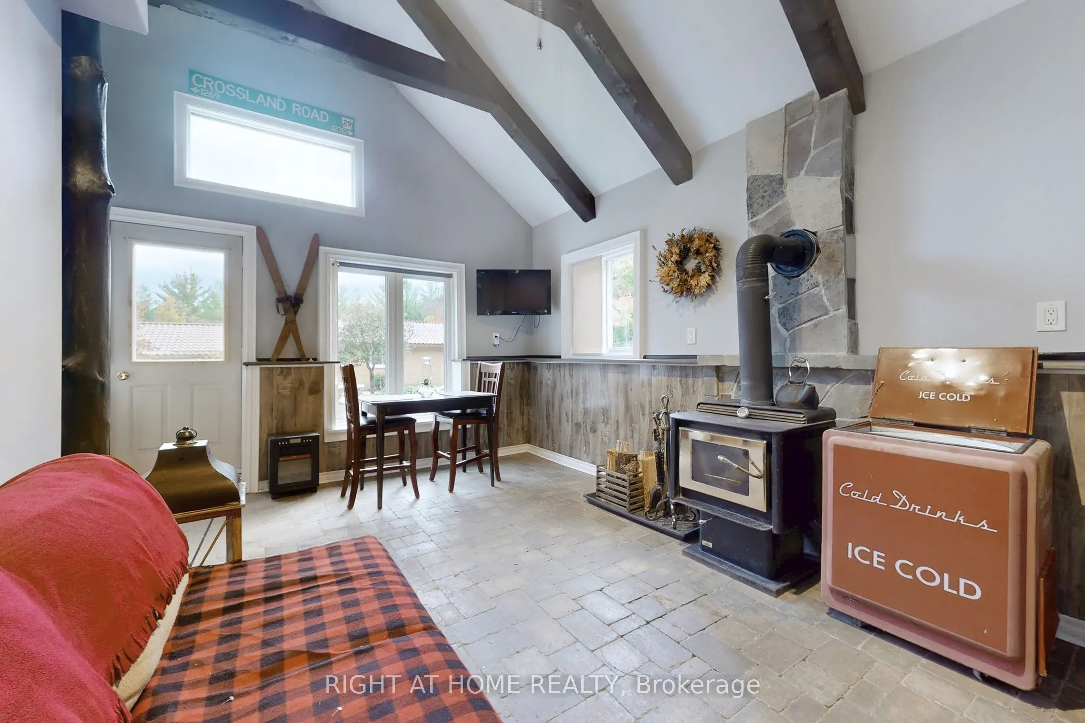 1243 Crossland Road