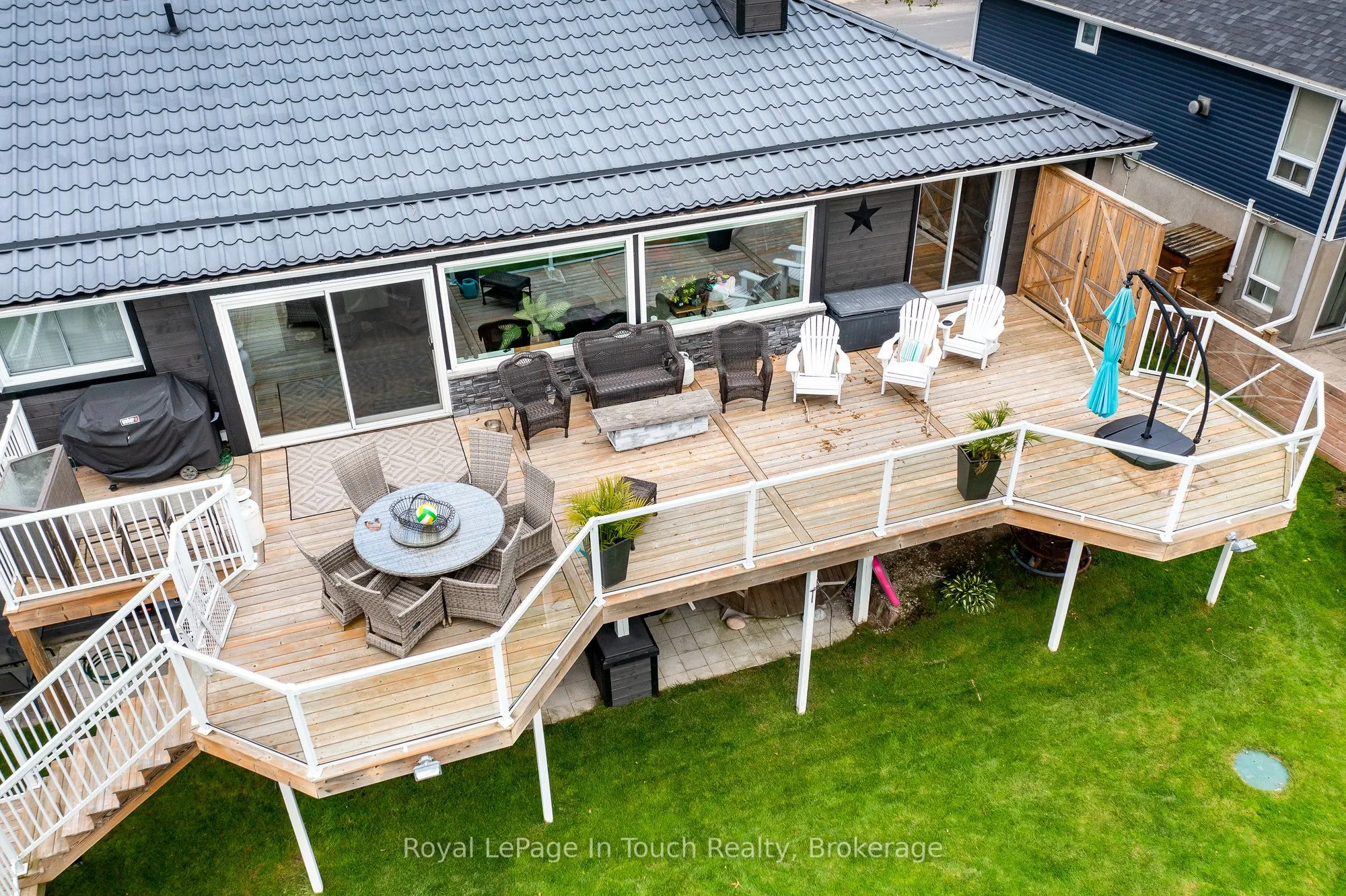 8 TINY BEACHES Road S