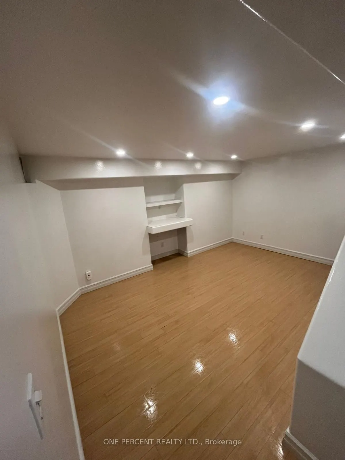 10 ROYAL PARK Boulevard