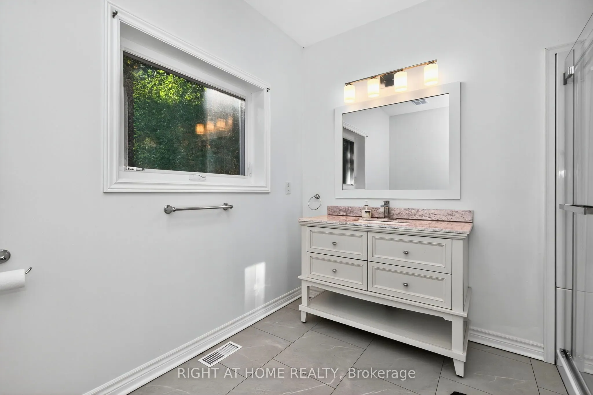 50 Breithaupt Crescent