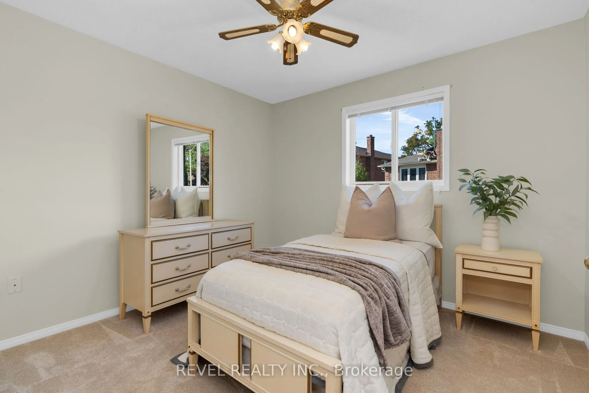 290 Cundles Road W